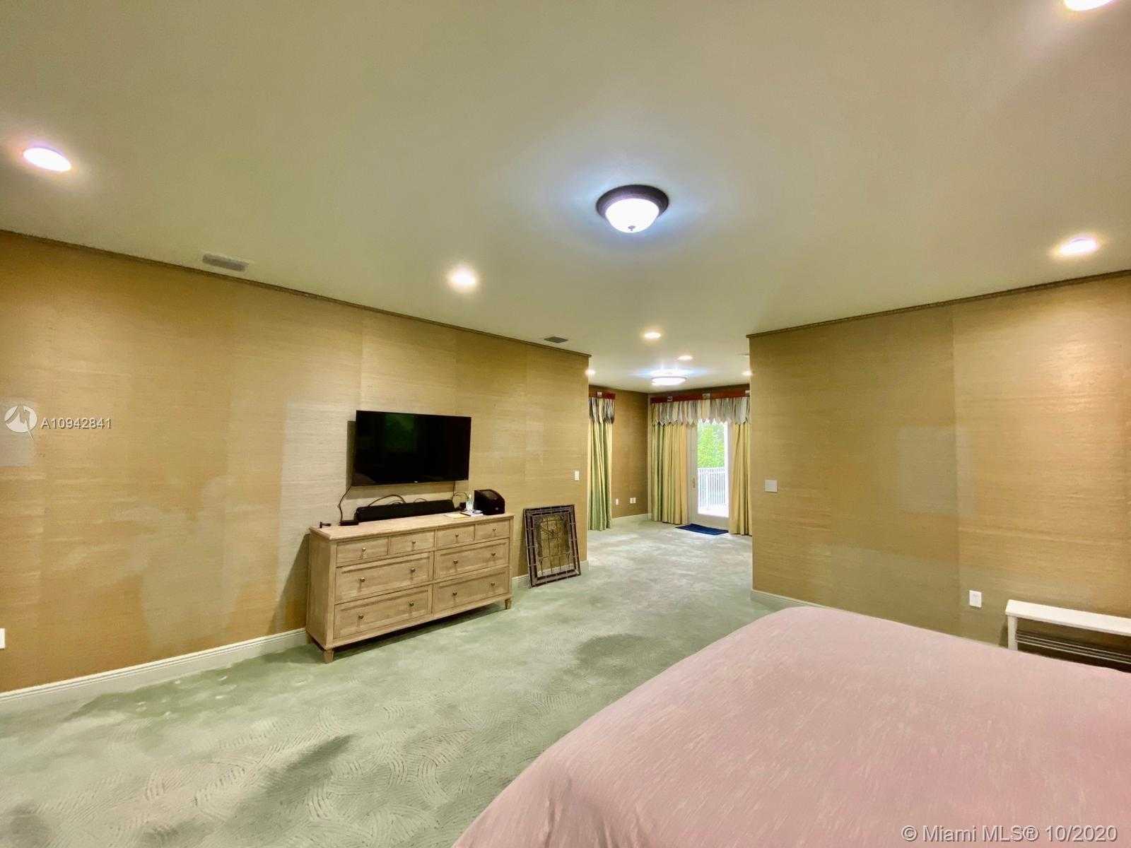 Small Image of 198 ISLA DORADA BLVD, Coral Gables Number 41