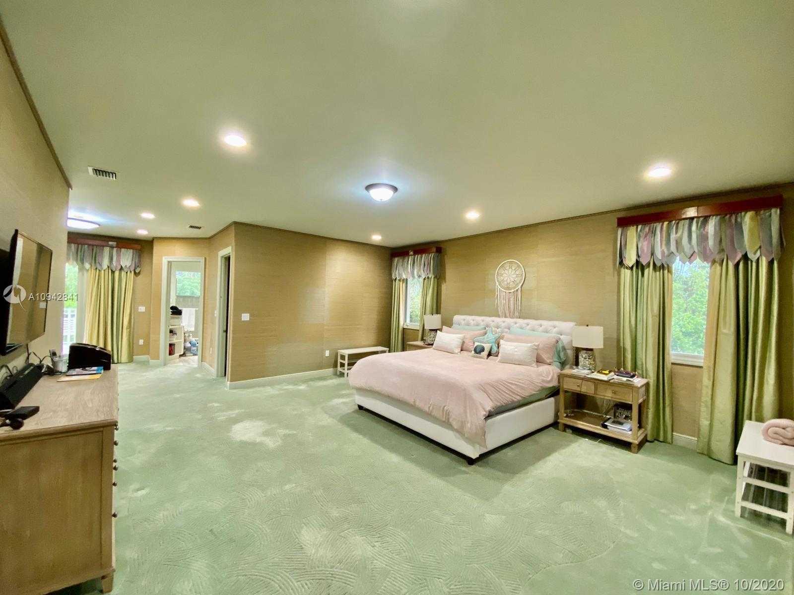 Small Image of 198 ISLA DORADA BLVD, Coral Gables Number 42