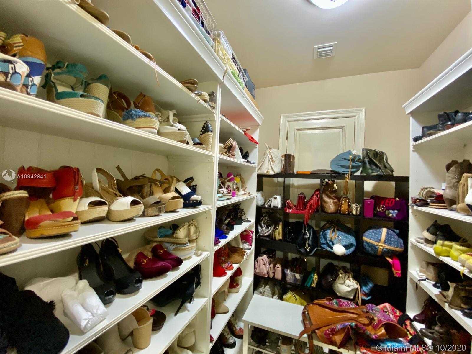 Small Image of 198 ISLA DORADA BLVD, Coral Gables Number 44