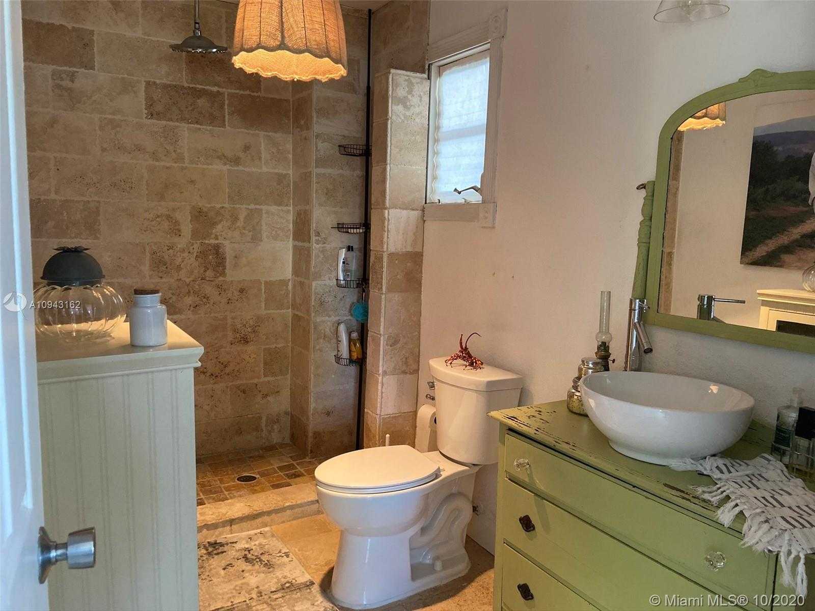 Small Image of 450 BOWIE LN, Key Largo Number 39