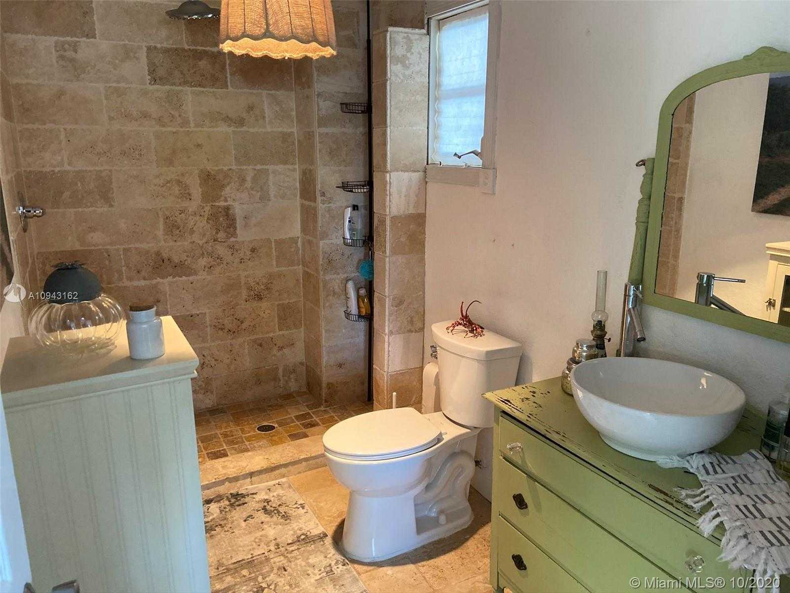 Small Image of 450 BOWIE LN, Key Largo Number 40