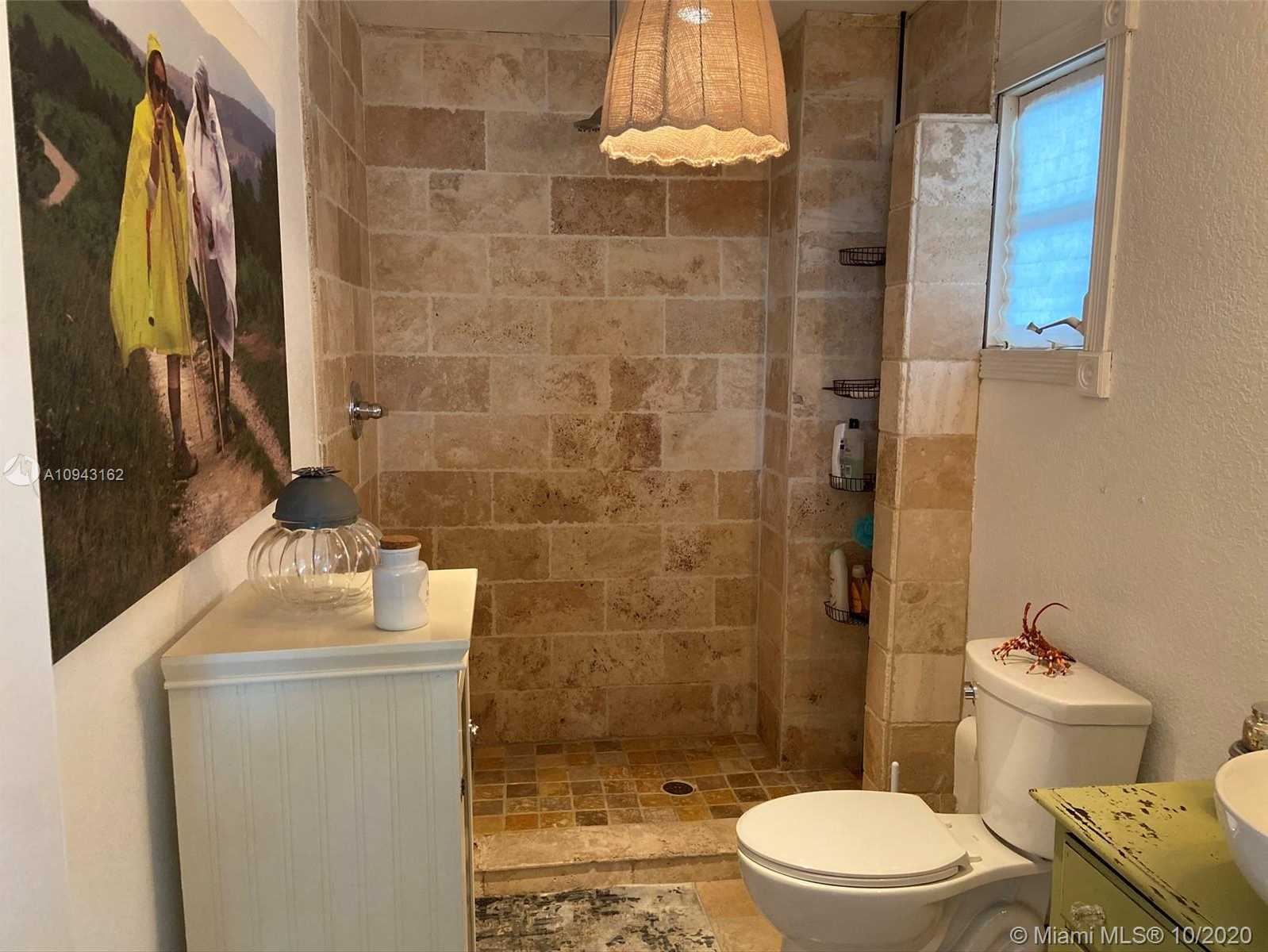 Small Image of 450 BOWIE LN, Key Largo Number 41