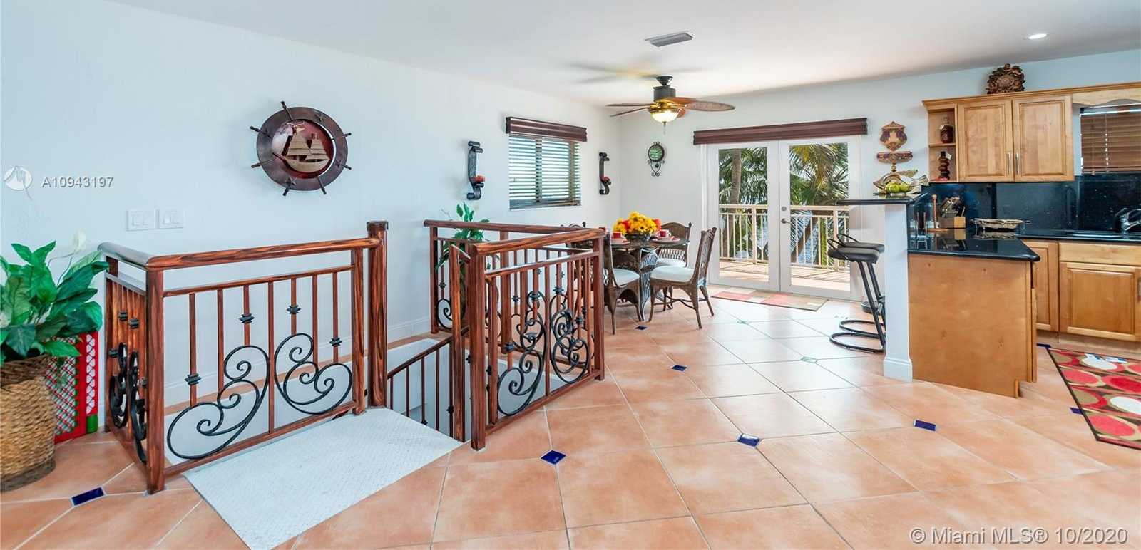 Small Image of 632 ISLAND DR, Key Largo Number 13