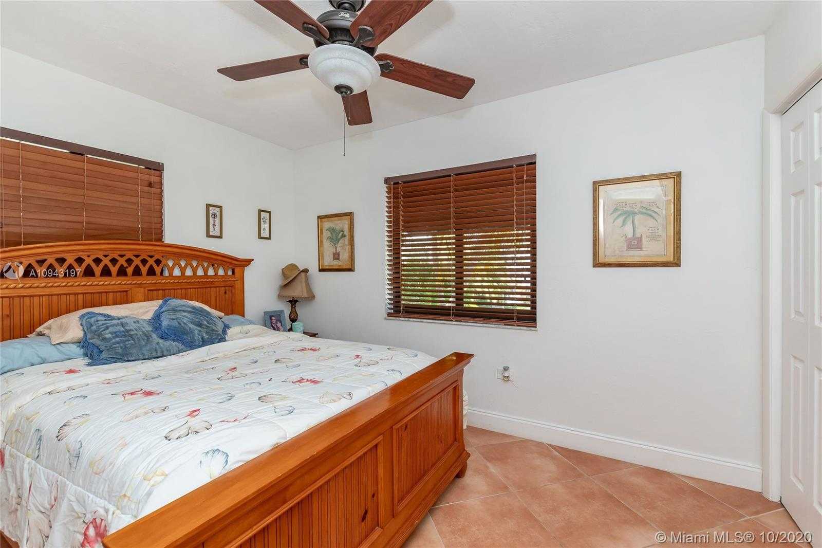Small Image of 632 ISLAND DR, Key Largo Number 17