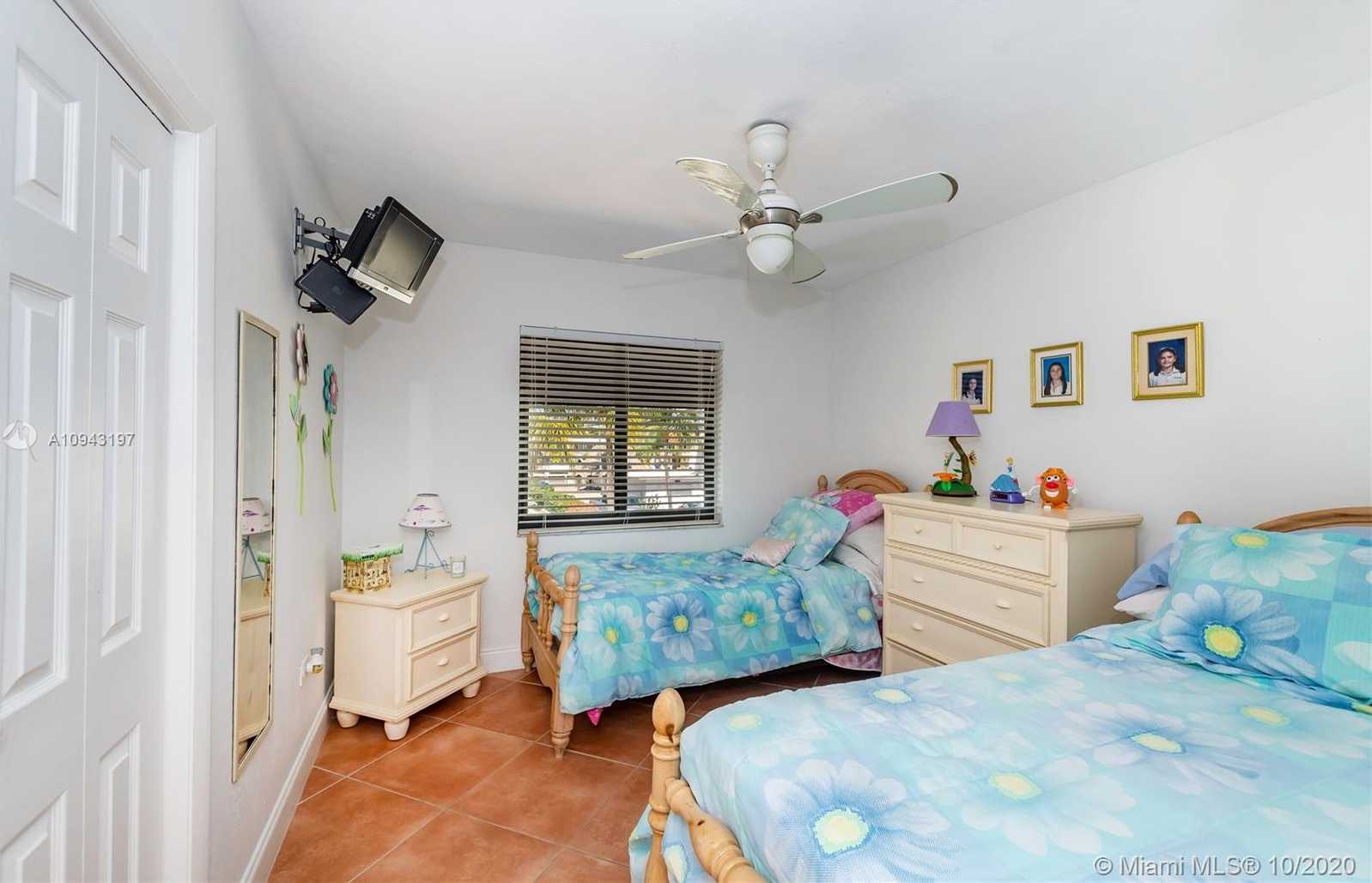 Small Image of 632 ISLAND DR, Key Largo Number 19
