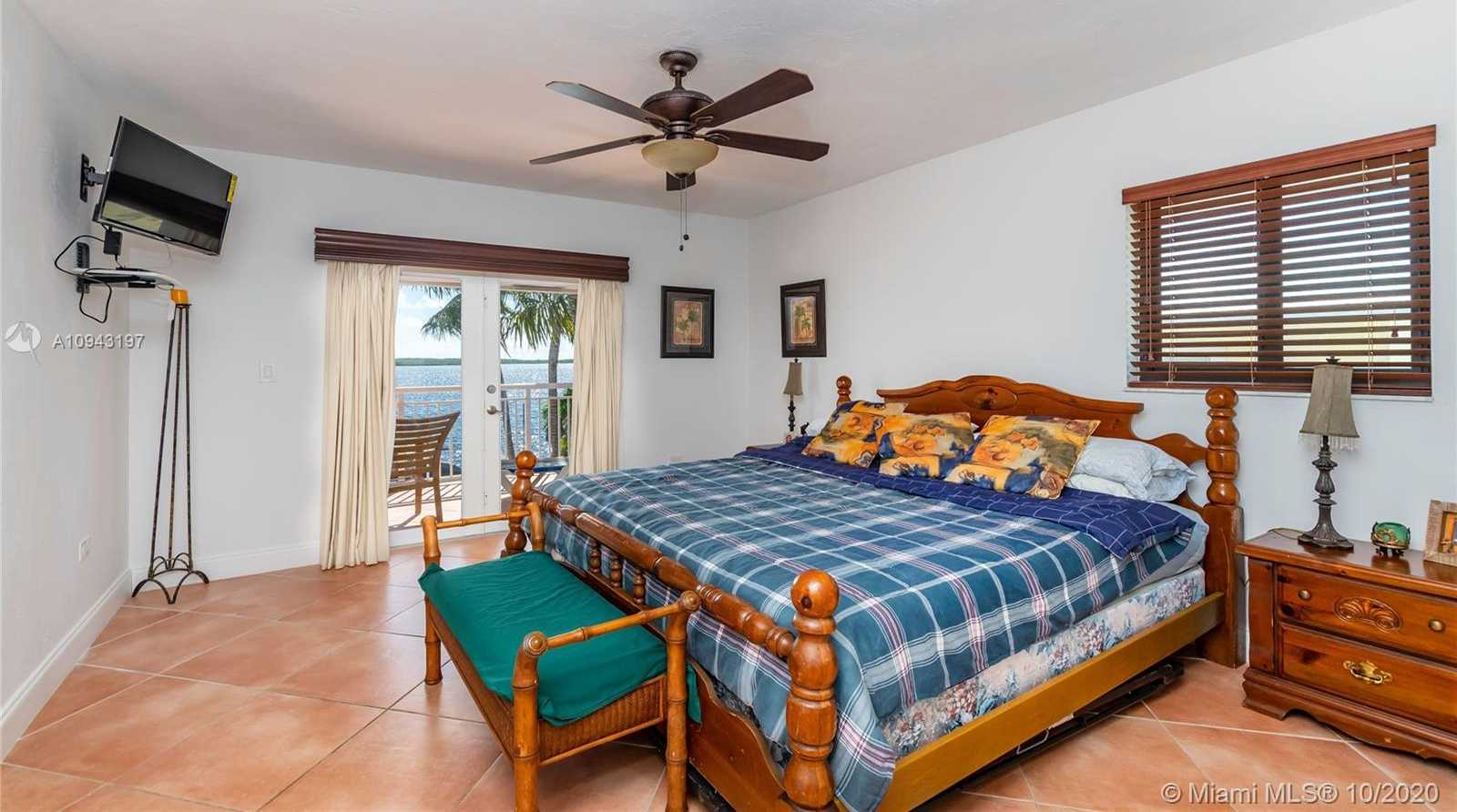 Small Image of 632 ISLAND DR, Key Largo Number 21