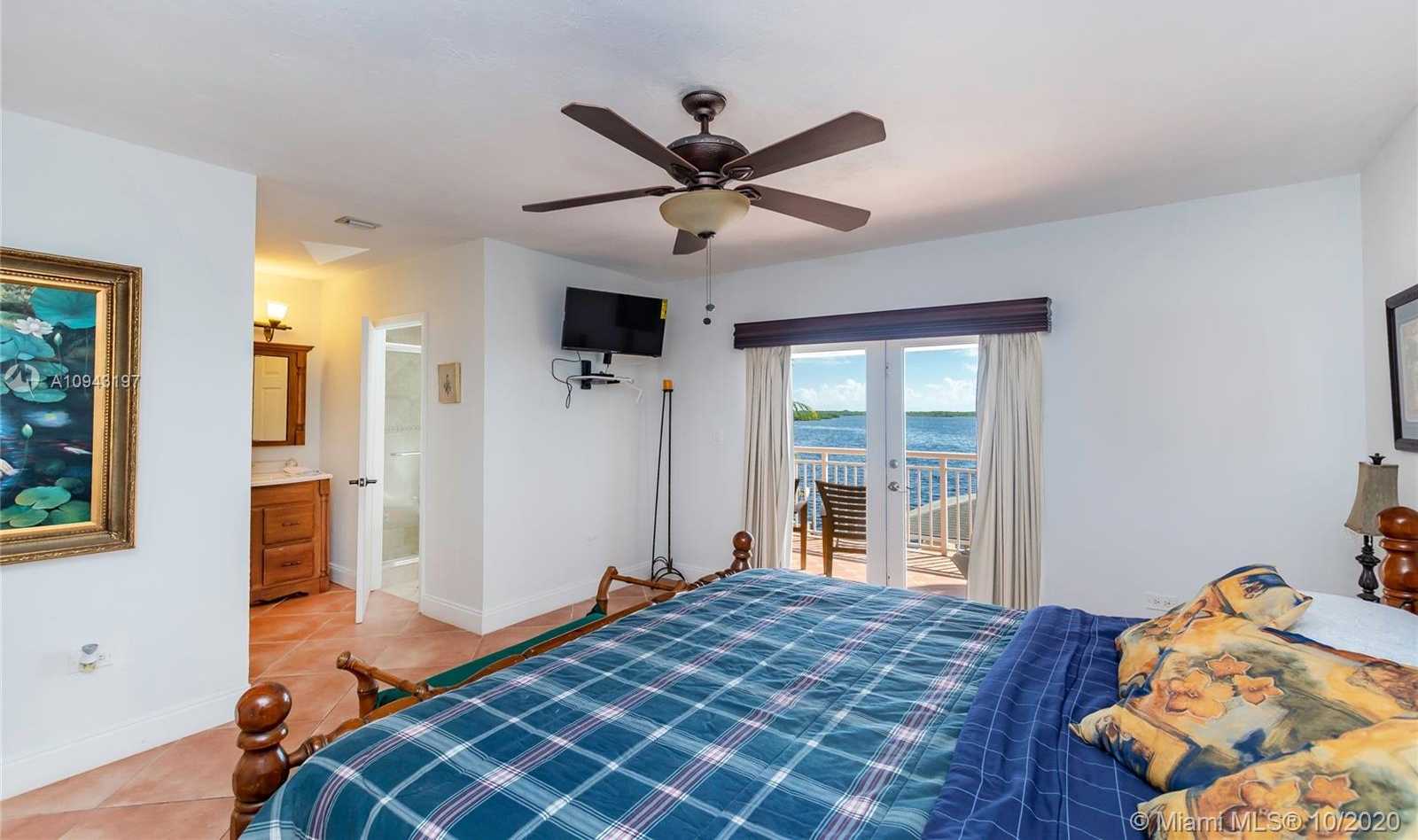 Small Image of 632 ISLAND DR, Key Largo Number 22