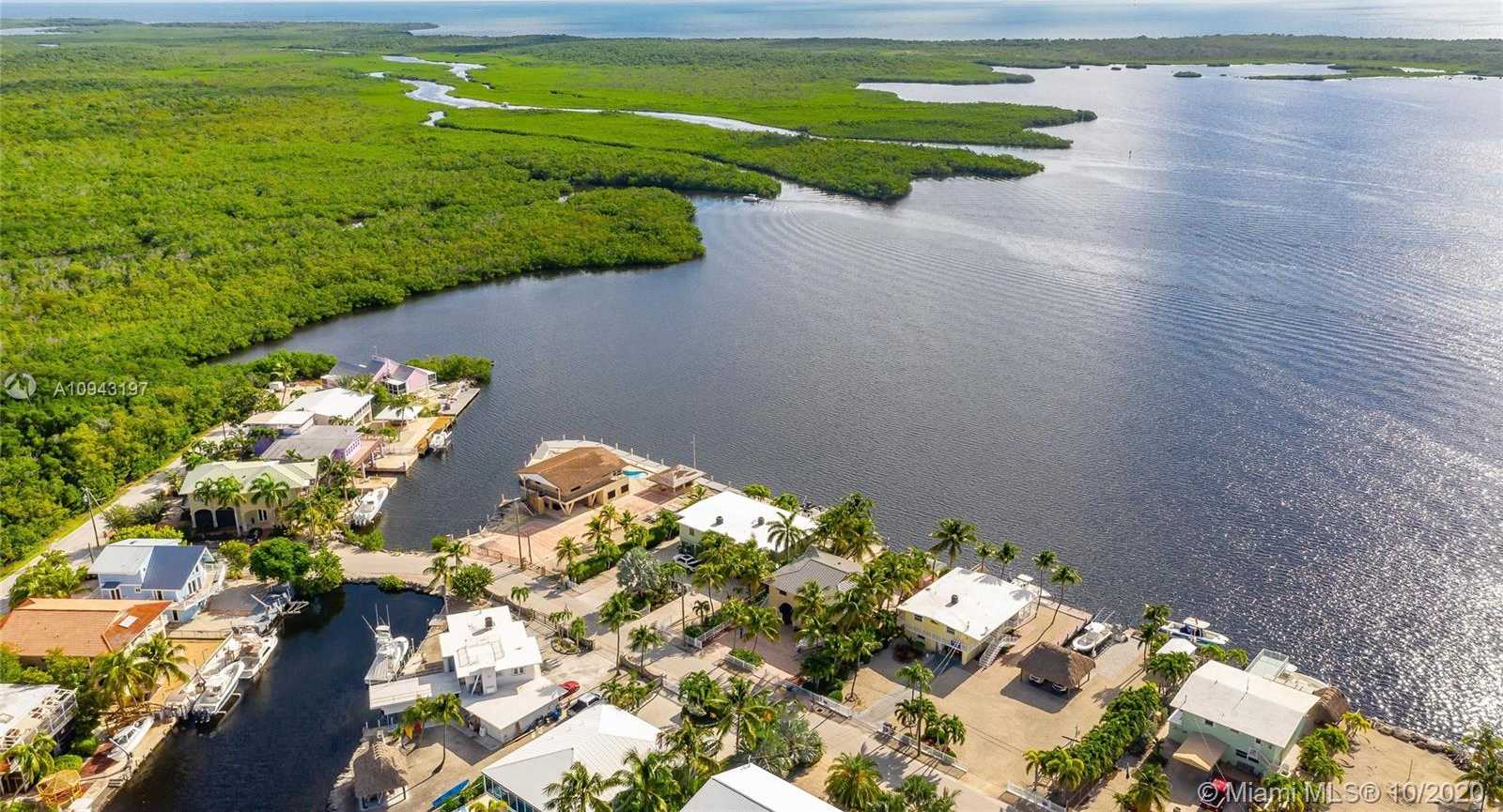 Small Image of 632 ISLAND DR, Key Largo Number 29
