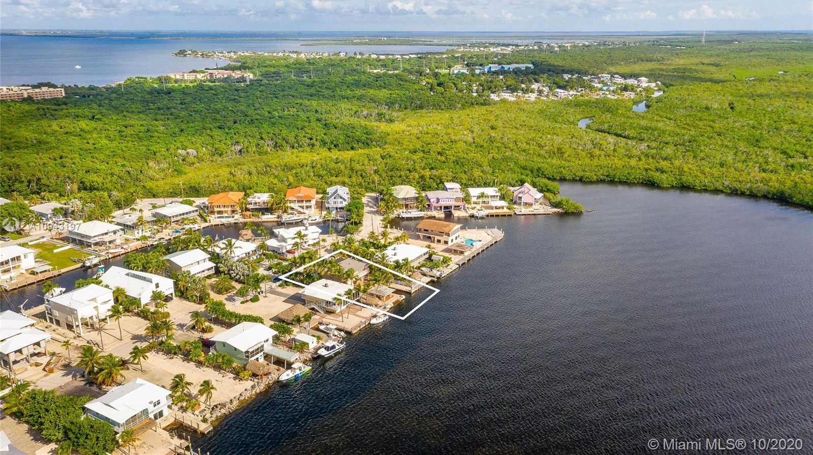 Small Image of 632 ISLAND DR, Key Largo Number 32