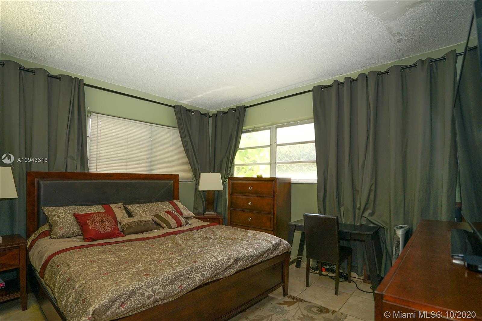 Small Image of 10350 SOUTH WEST 28TH ST, Miami Number 7