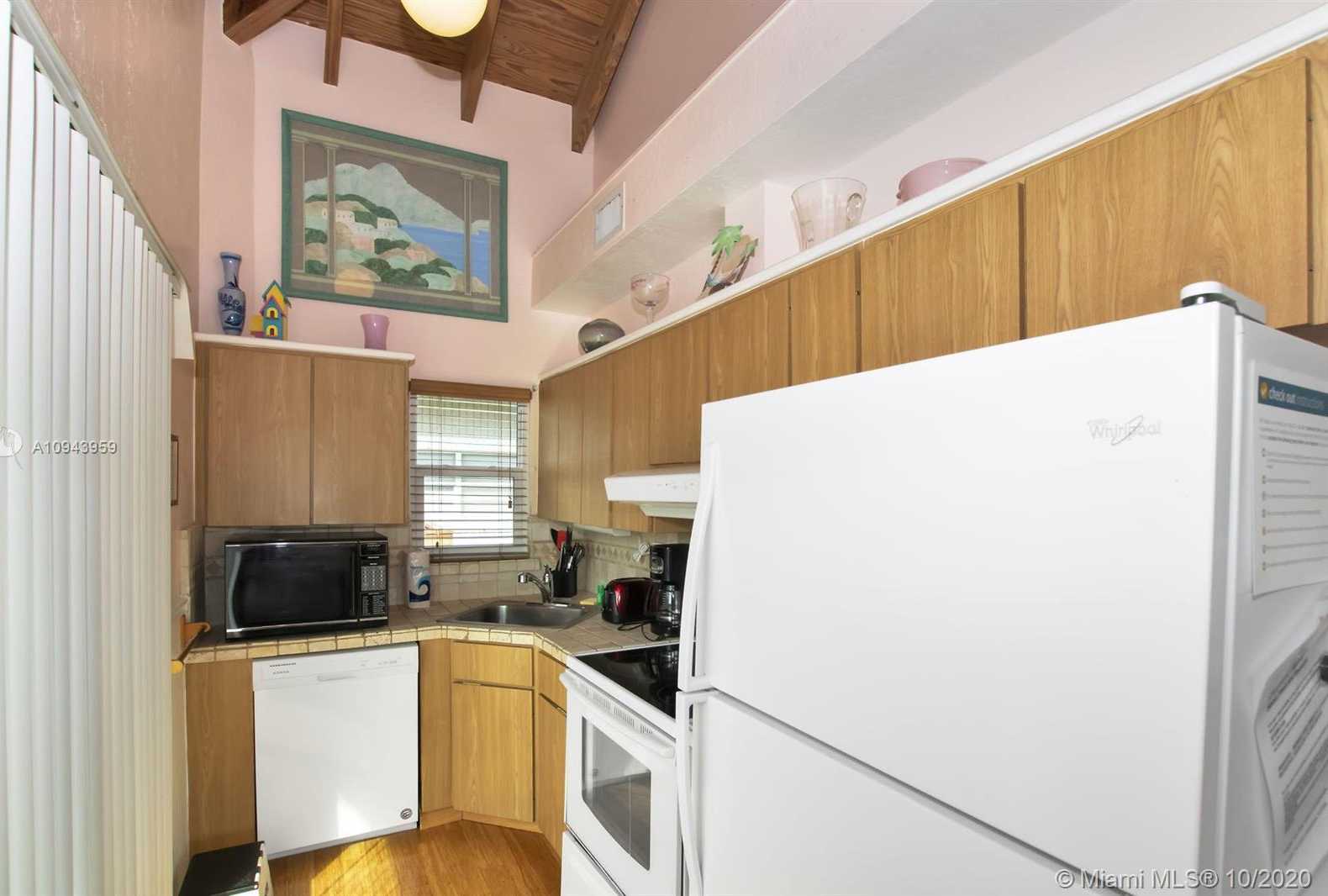 Small Image of 4 EAST KYLE WAY E, Marathon Number 15
