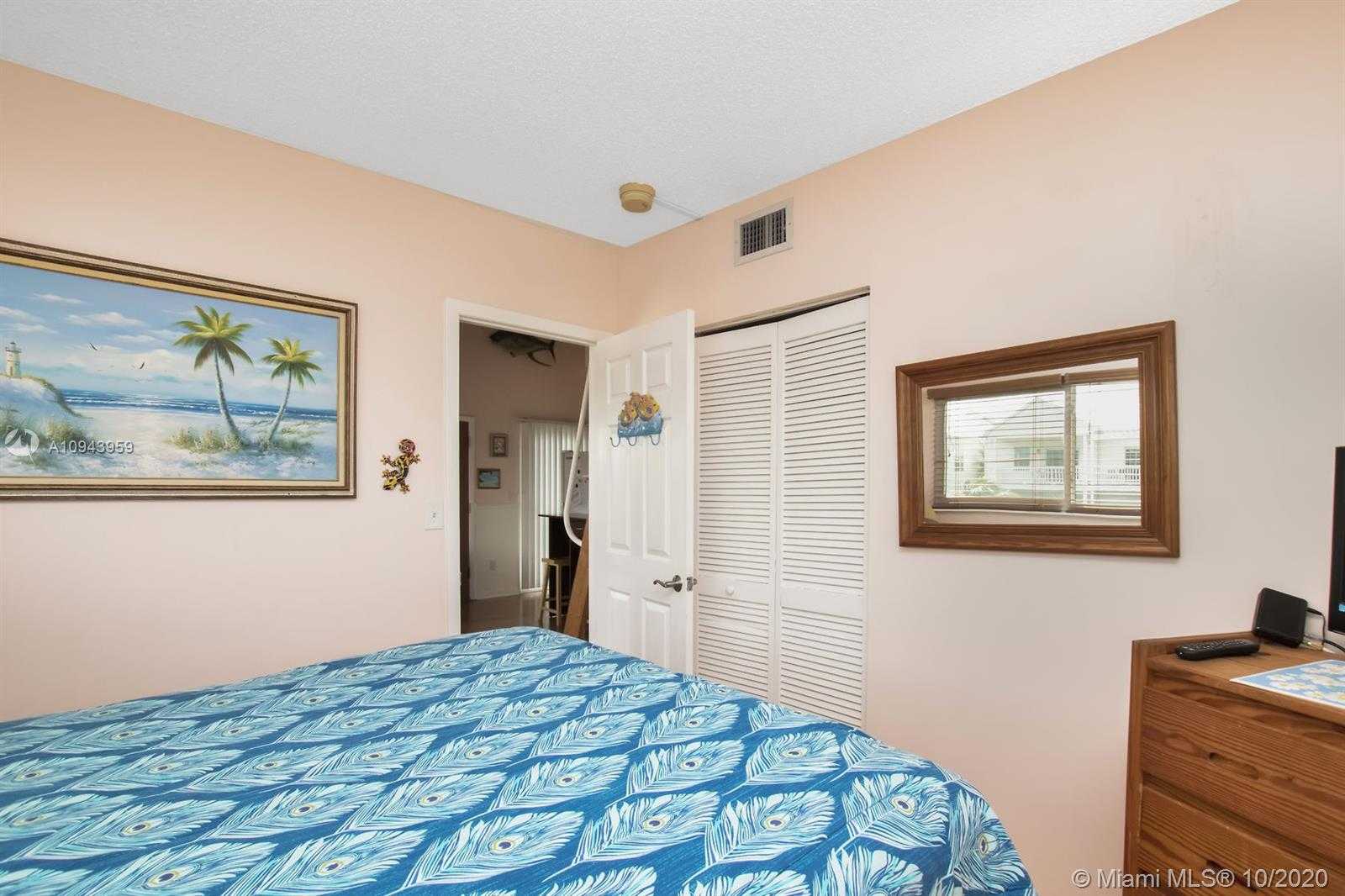 Small Image of 4 EAST KYLE WAY E, Marathon Number 23