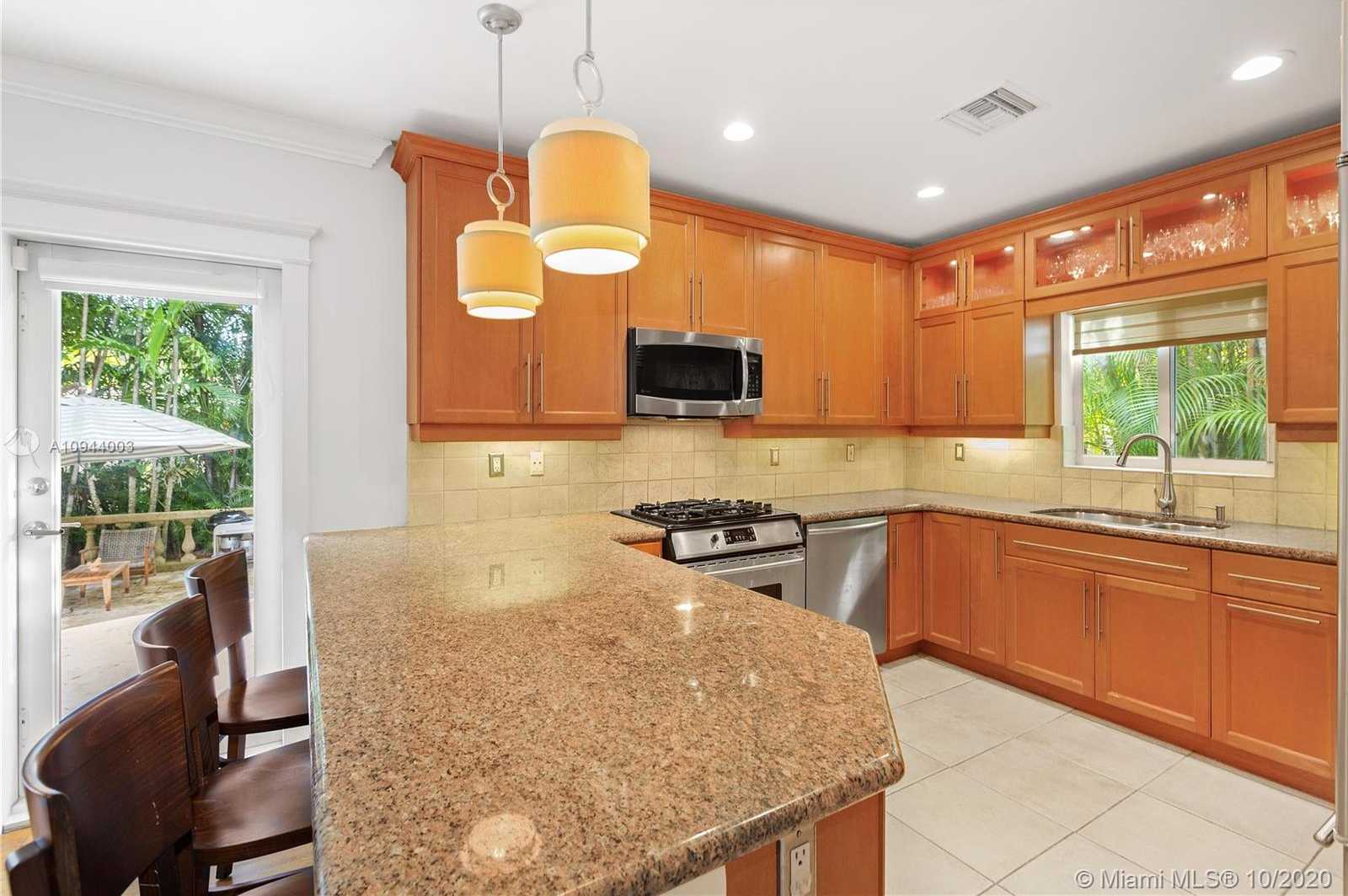 Small Image of 1526 DORADO AVE, Coral Gables Number 14