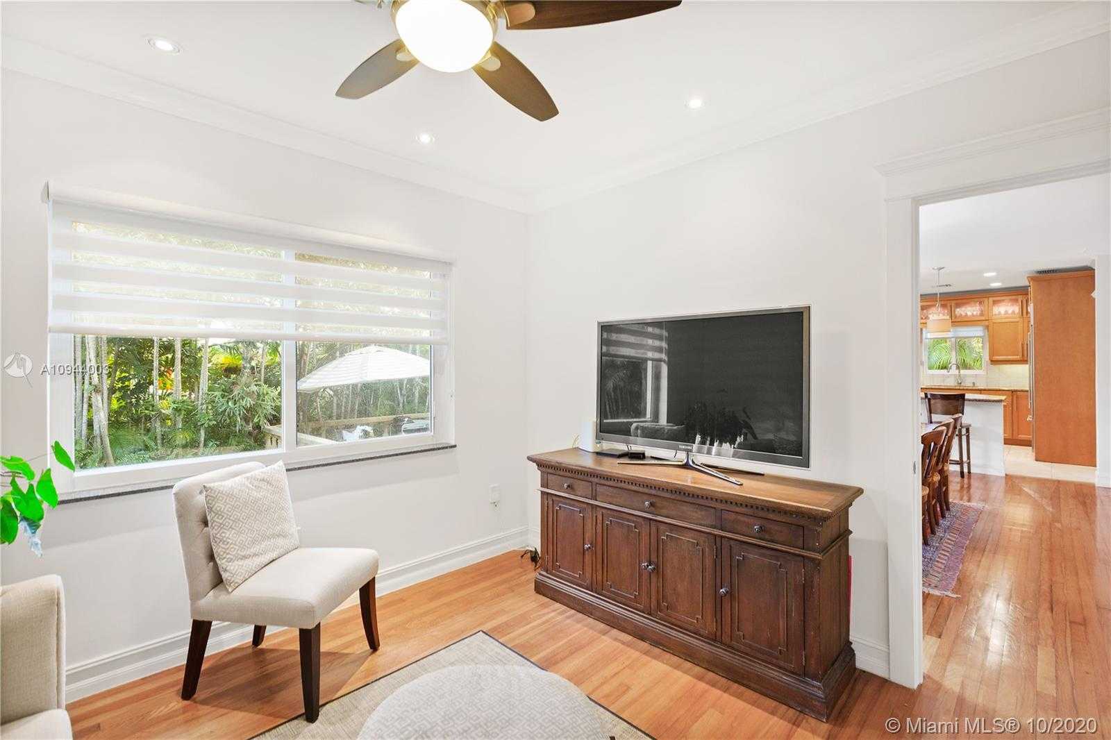 Small Image of 1526 DORADO AVE, Coral Gables Number 21