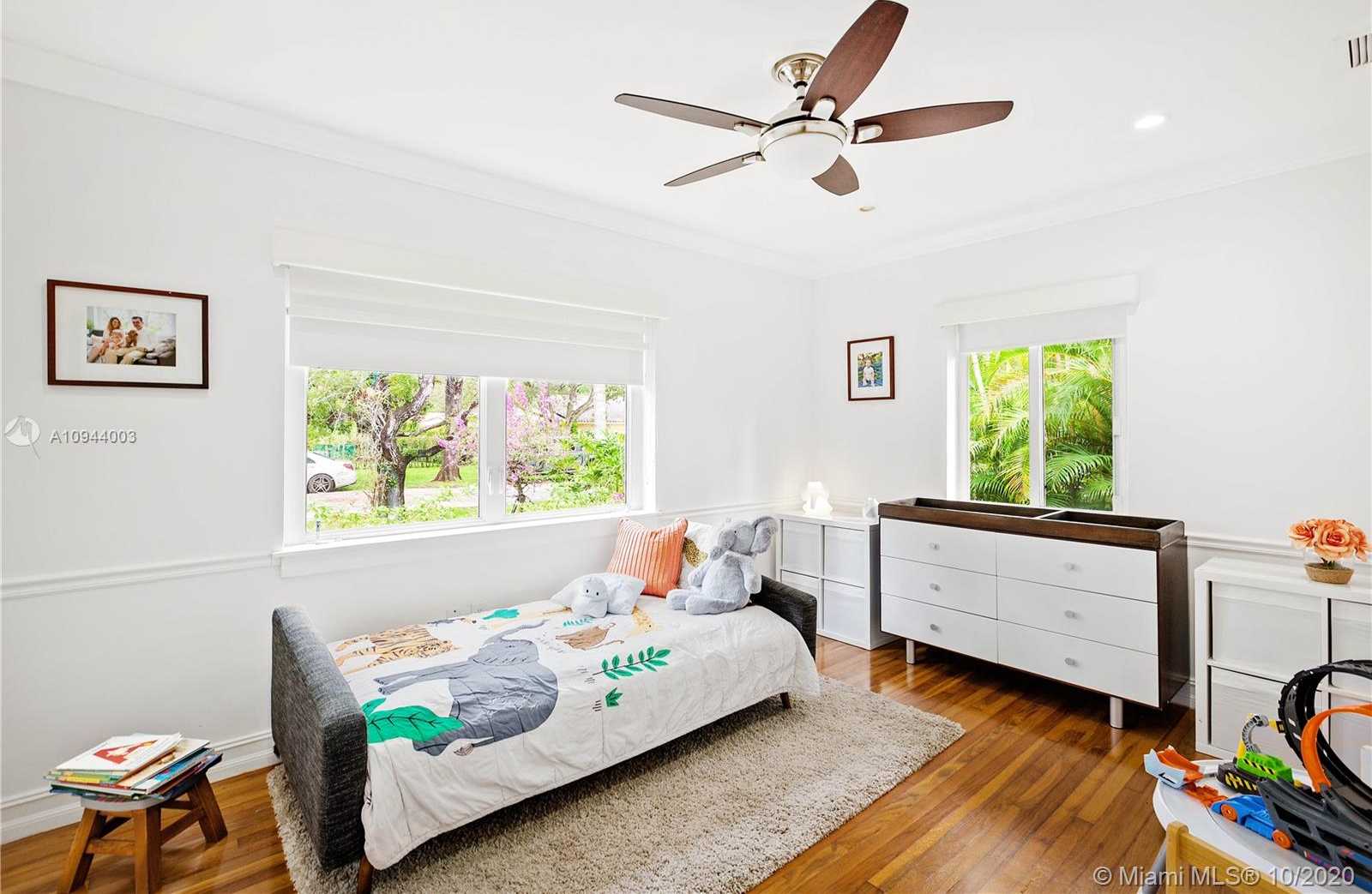 Small Image of 1526 DORADO AVE, Coral Gables Number 24