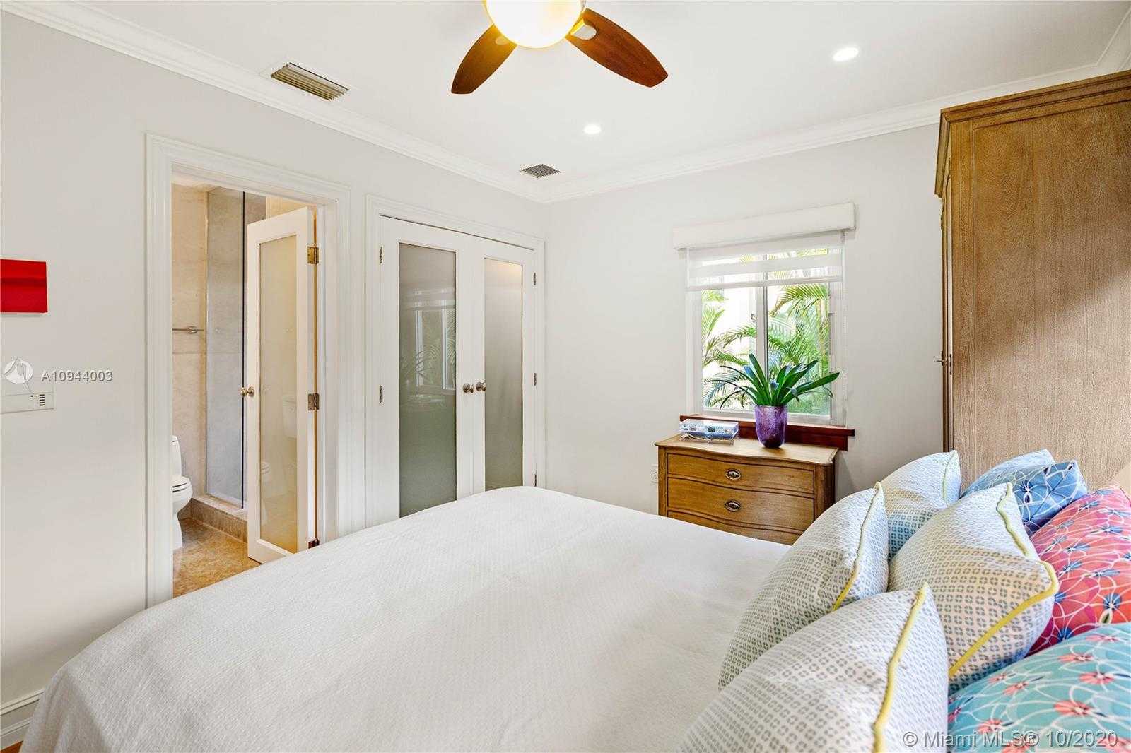 Small Image of 1526 DORADO AVE, Coral Gables Number 30