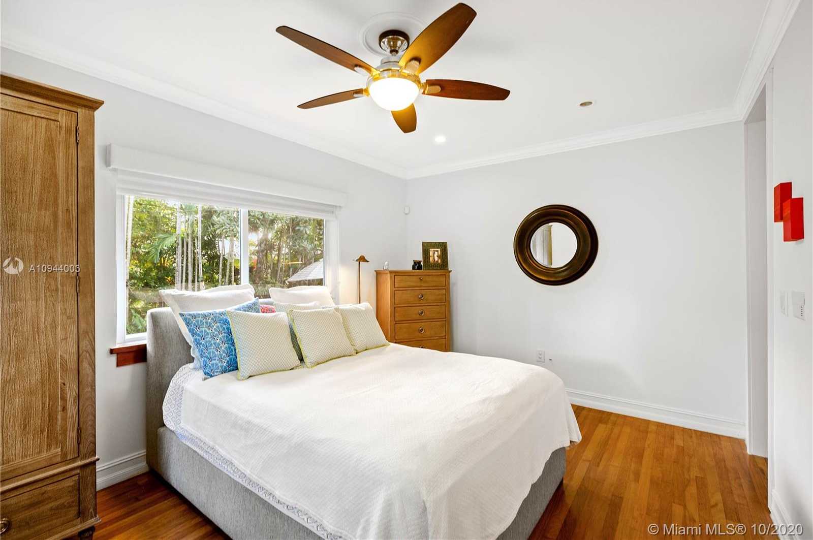 Small Image of 1526 DORADO AVE, Coral Gables Number 31