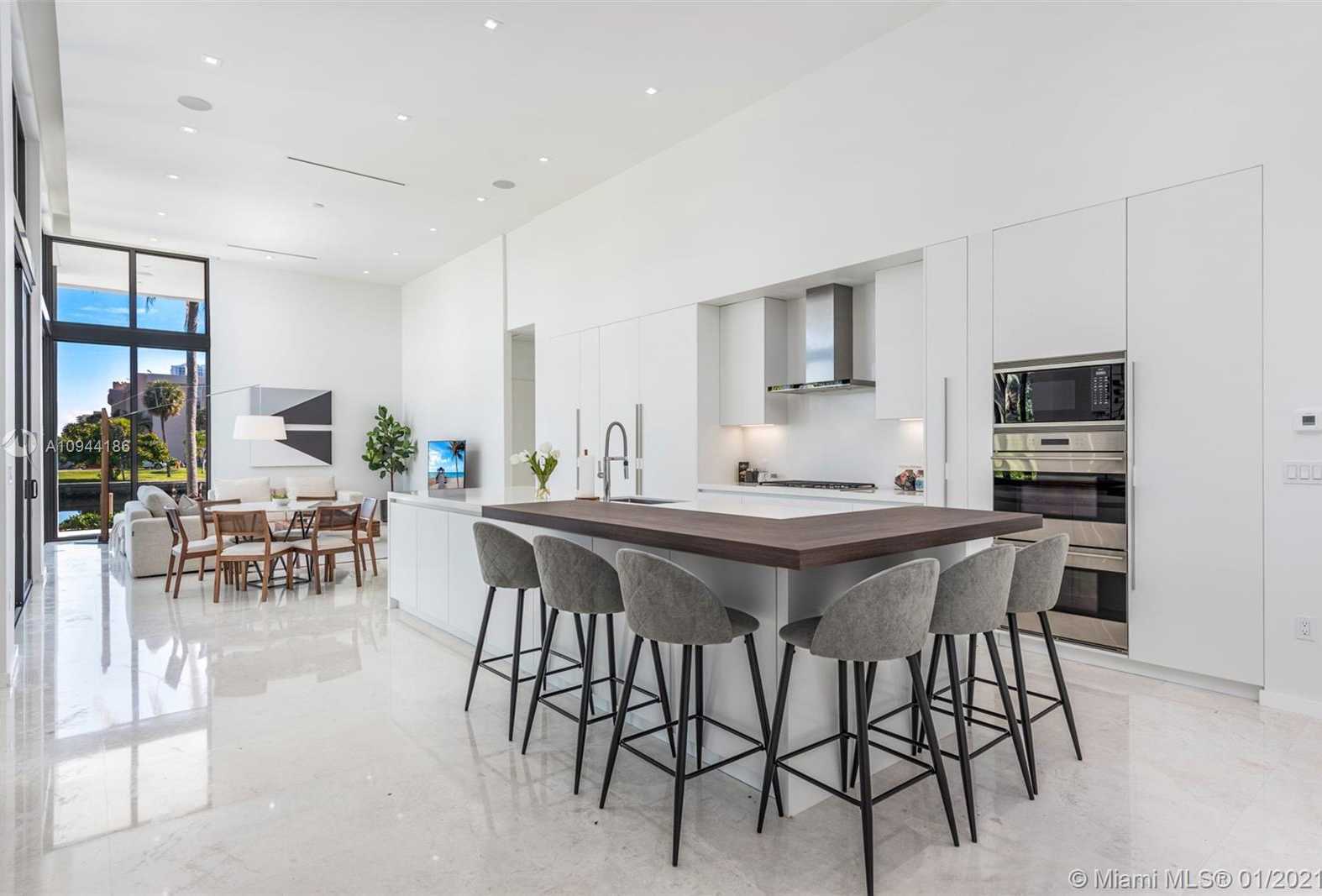 Small Image of 1651 DIPLOMAT PKWY, Hallandale Beach Number 12