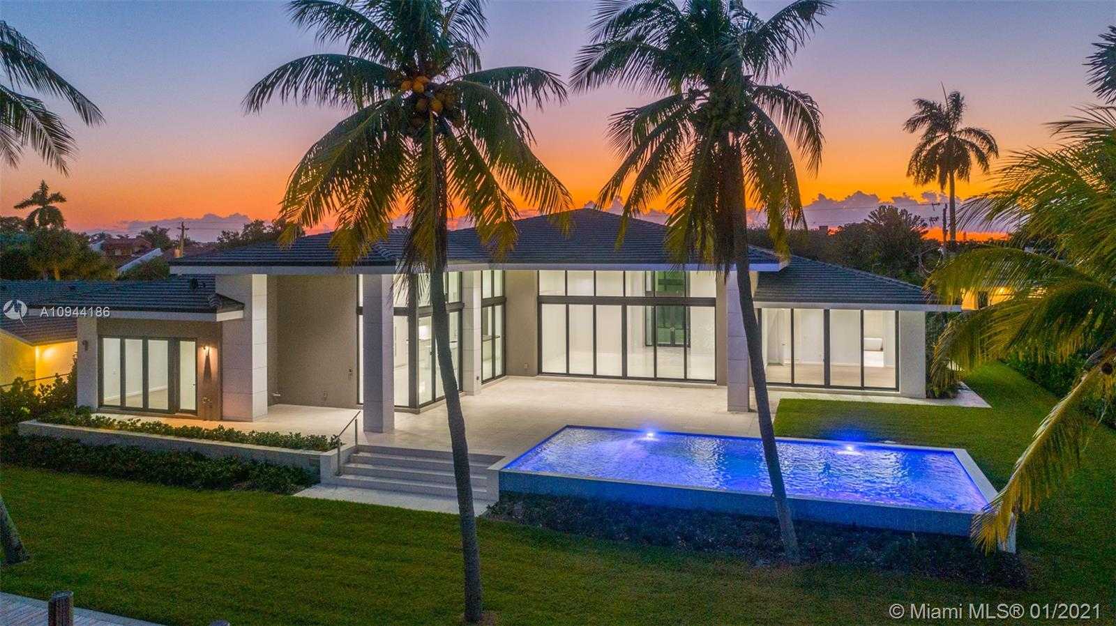 Small Image of 1651 DIPLOMAT PKWY, Hallandale Beach Number 2
