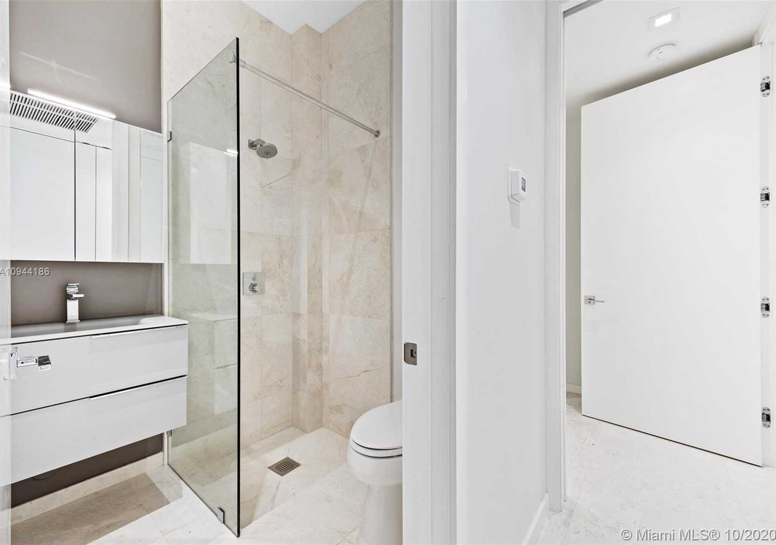Small Image of 1651 DIPLOMAT PKWY, Hallandale Beach Number 38