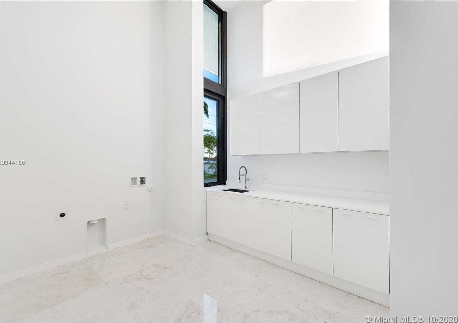 Small Image of 1651 DIPLOMAT PKWY, Hallandale Beach Number 39
