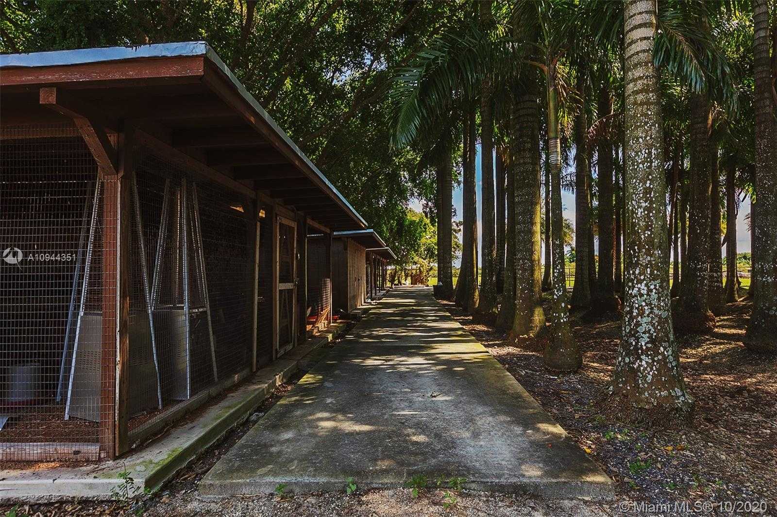 Small Image of 19695 SOUTH WEST 184 STREET, Miami Number 29