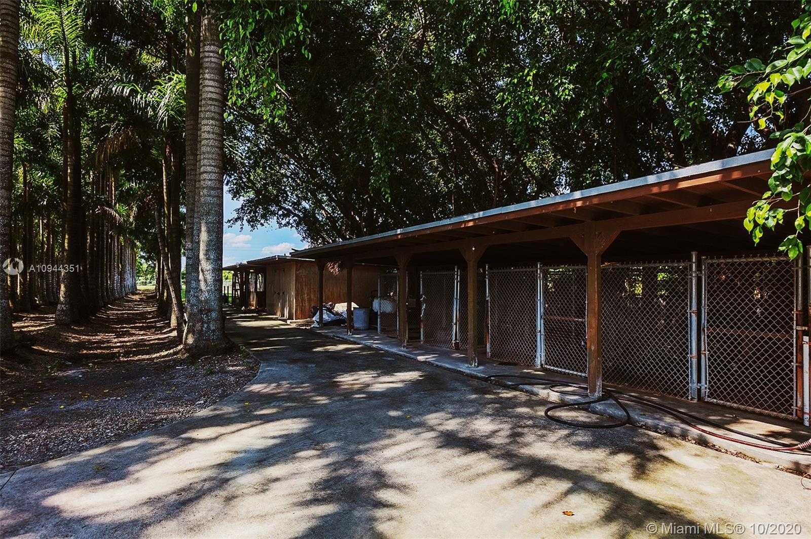 Small Image of 19695 SOUTH WEST 184 STREET, Miami Number 30
