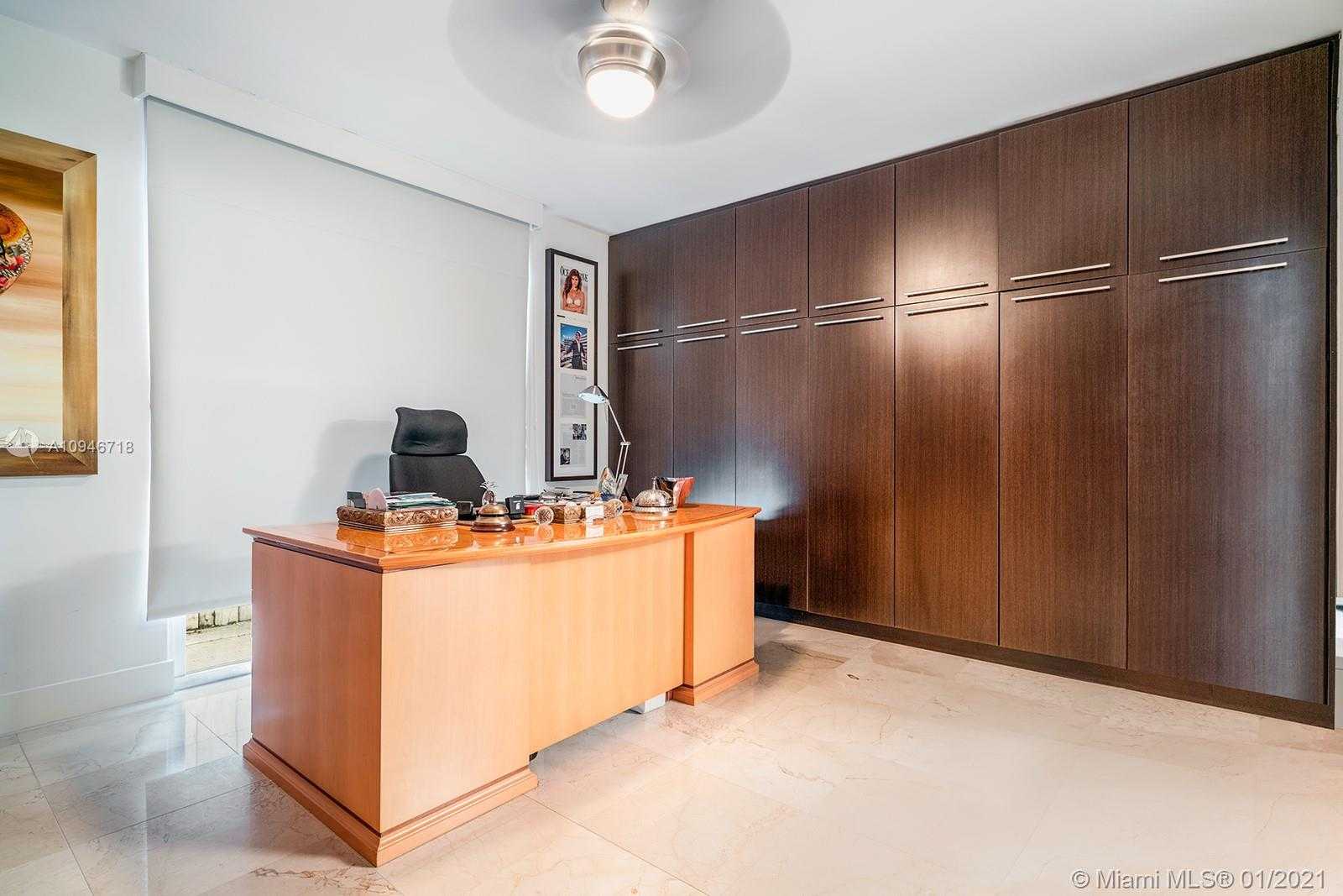 Small Image of 5543 LA GORCE DR, Miami Beach Number 13