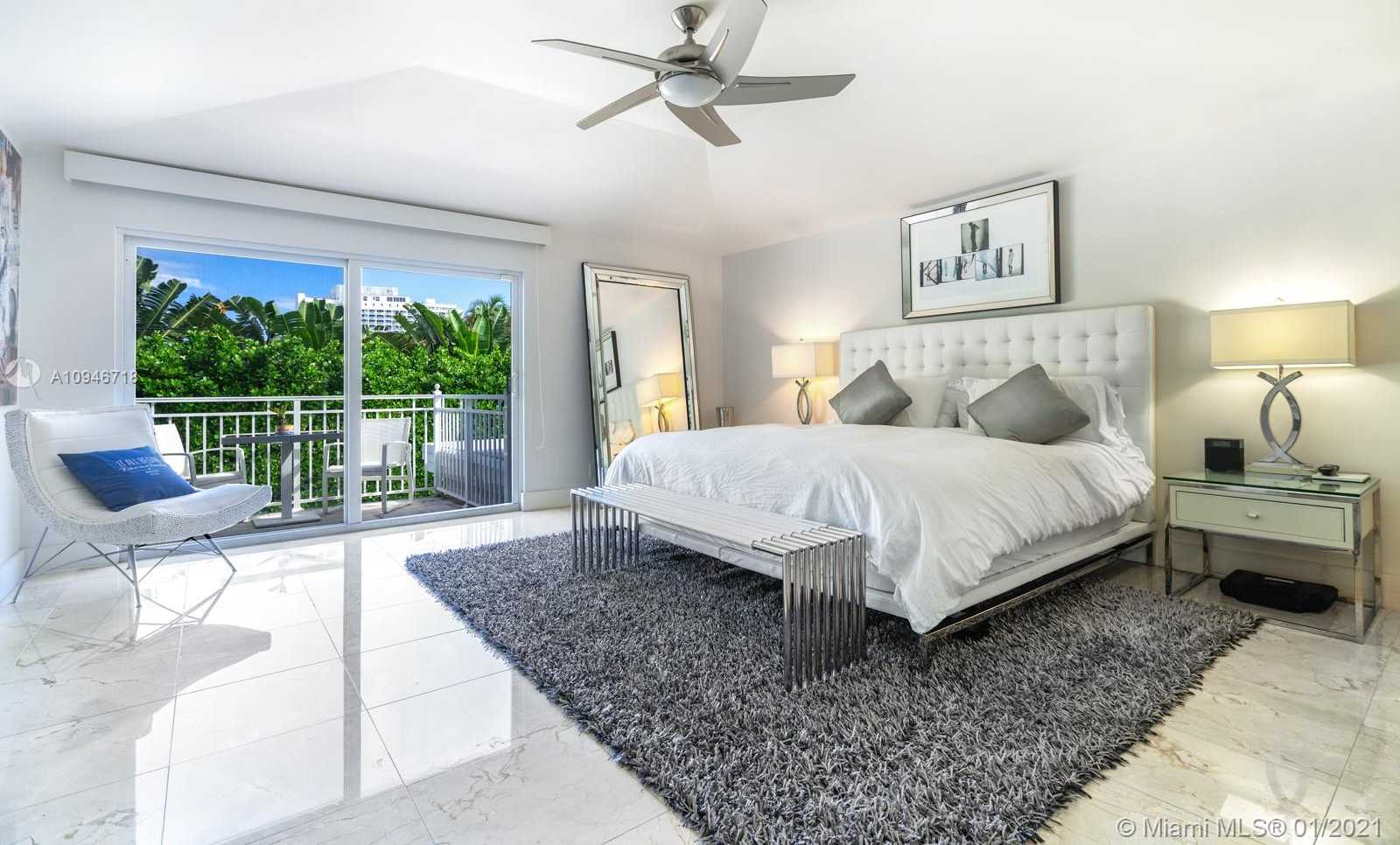 Small Image of 5543 LA GORCE DR, Miami Beach Number 14
