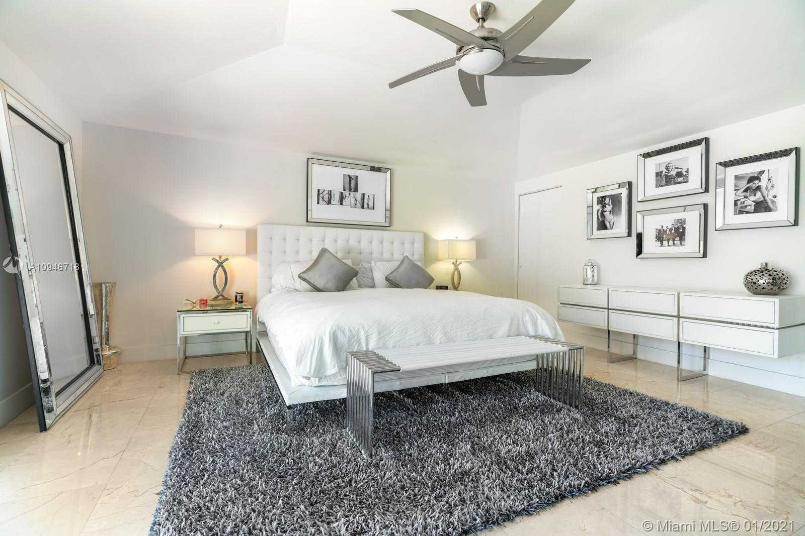 Small Image of 5543 LA GORCE DR, Miami Beach Number 15
