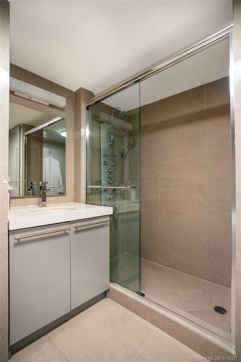 Small Image of 5543 LA GORCE DR, Miami Beach Number 21