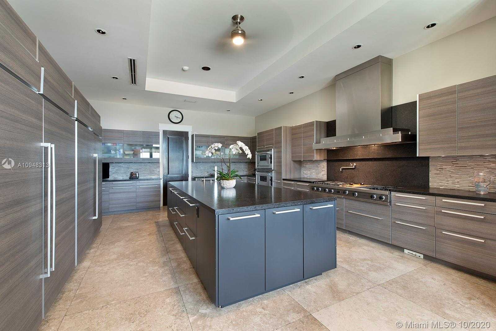 Small Image of 4 TAHITI BEACH ISLAND RD, Coral Gables Number 17