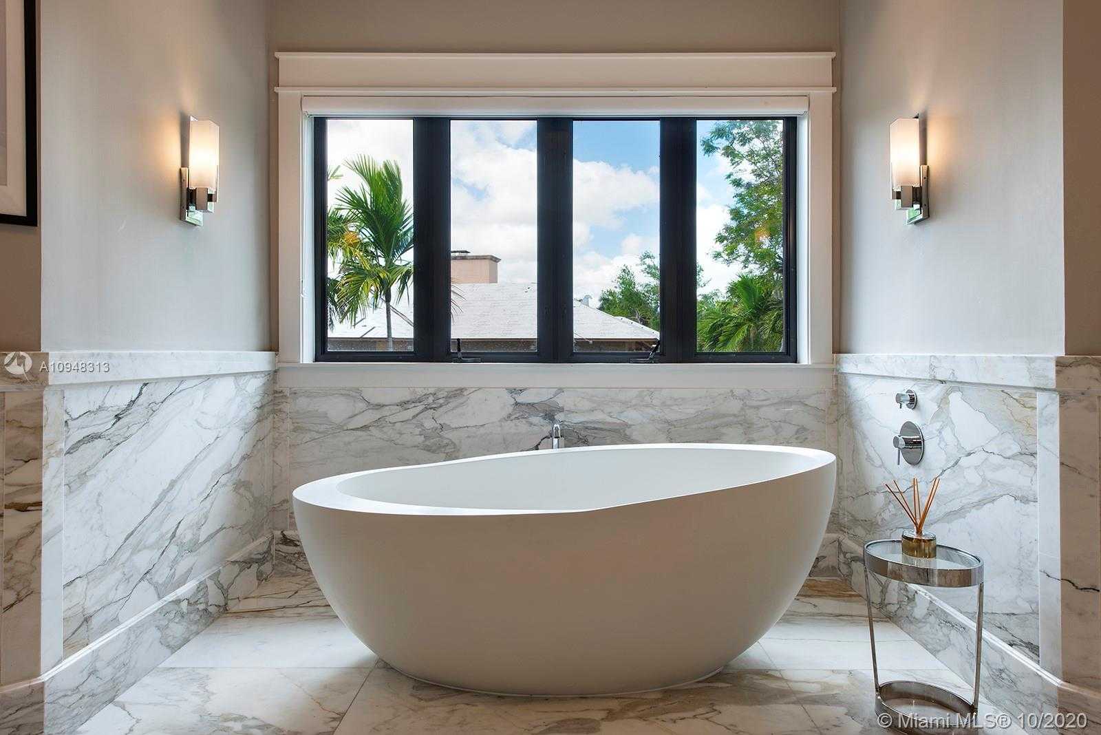 Small Image of 4 TAHITI BEACH ISLAND RD, Coral Gables Number 25