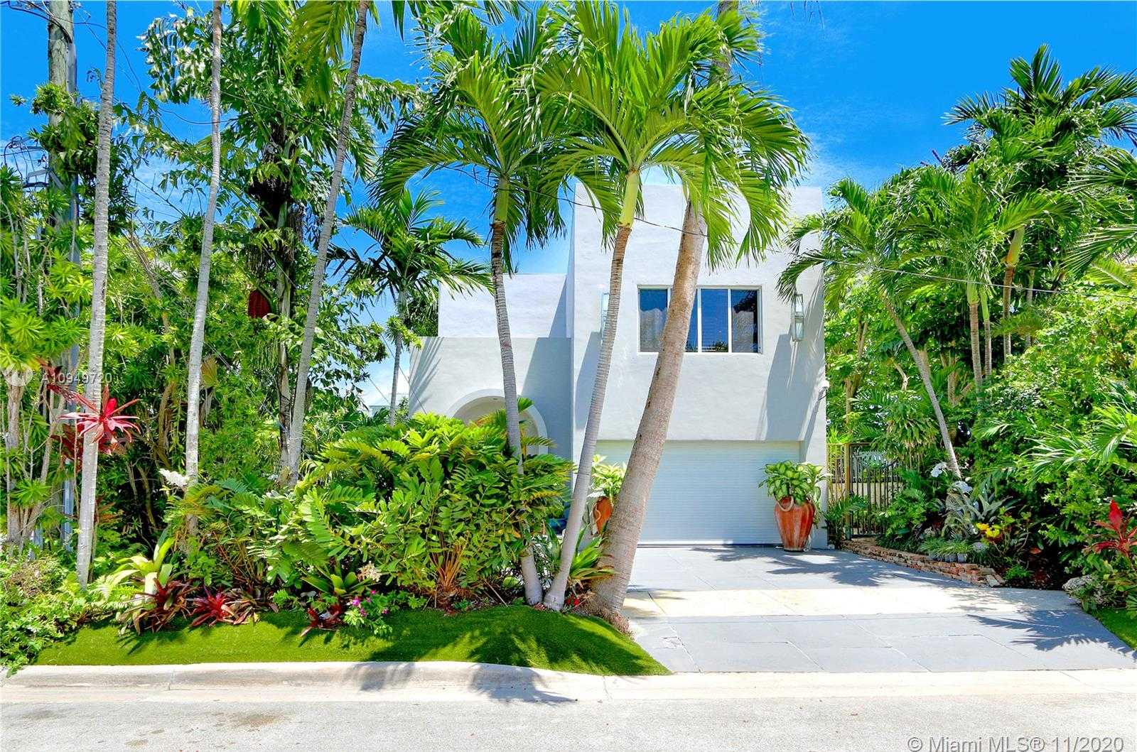 Small Image of 1828 SOUTH BAYSHORE LN, Miami Number 2