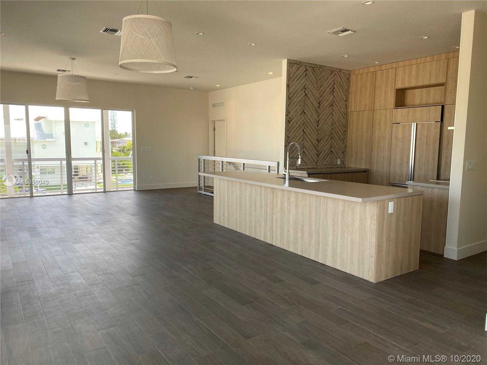 Small Image of 96 WEST PLAZA DEL SOL, Islamorada Number 11