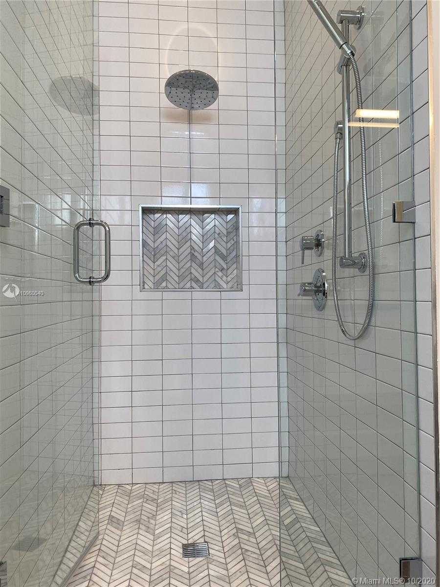 Small Image of 96 WEST PLAZA DEL SOL, Islamorada Number 17