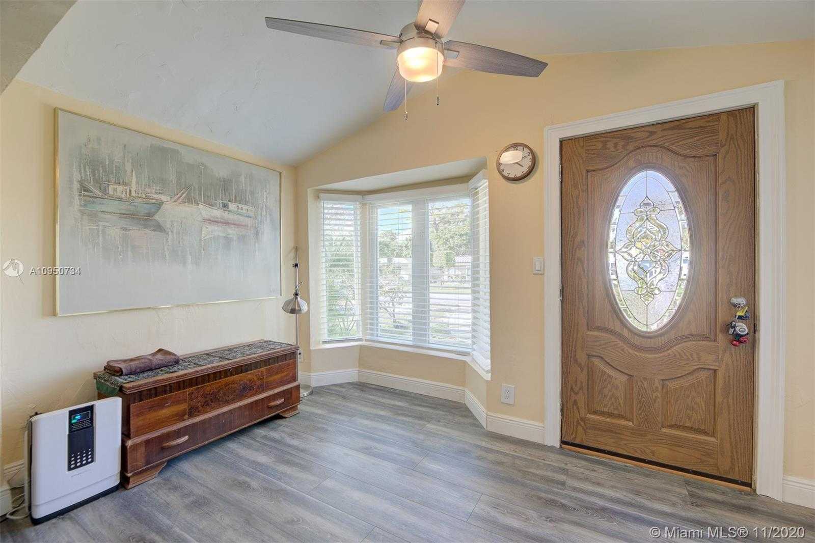 Small Image of 2534 WILSON ST, Hollywood Number 12