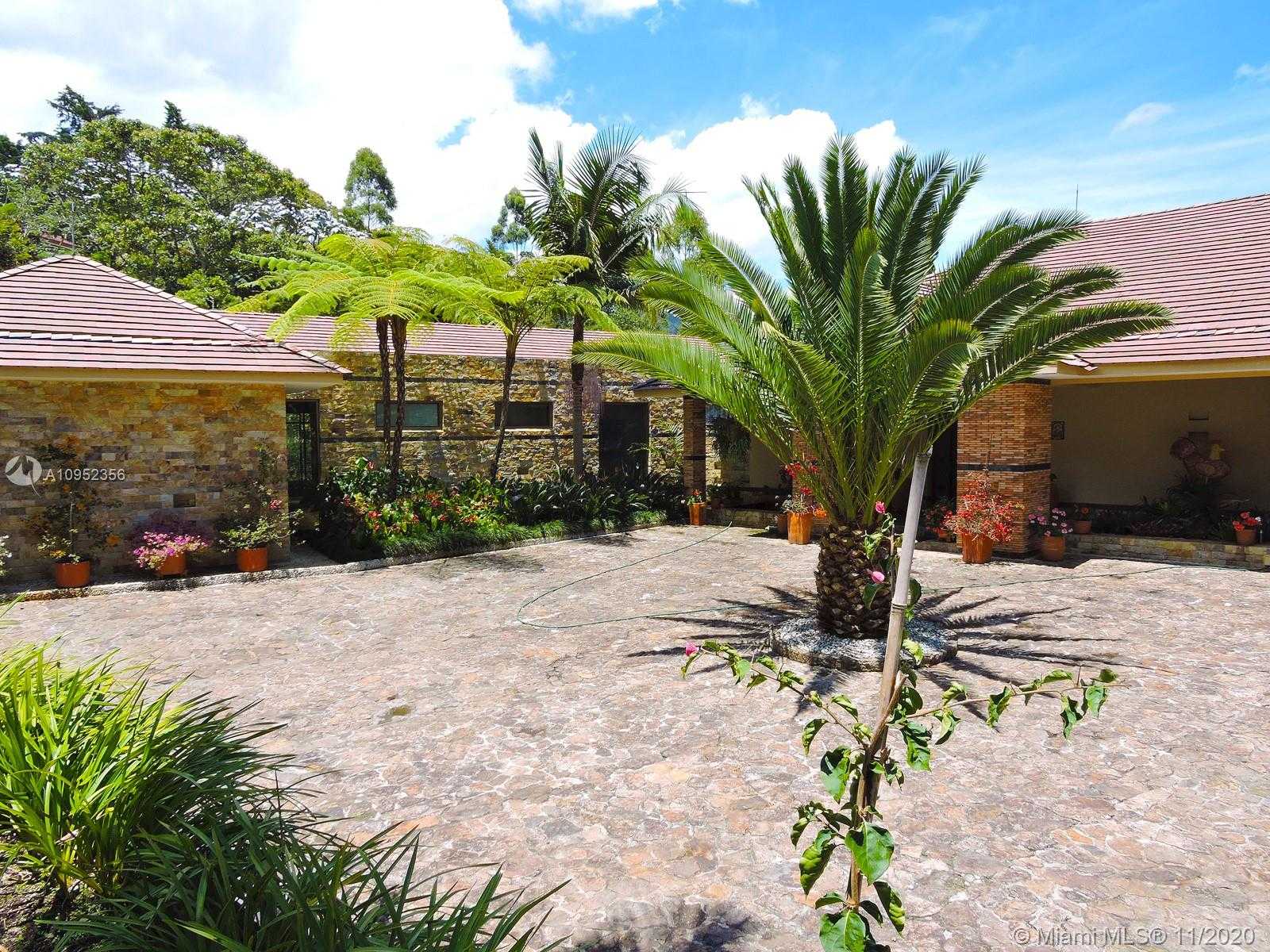 Small Image of RIONEGRO, Out of City Number 2