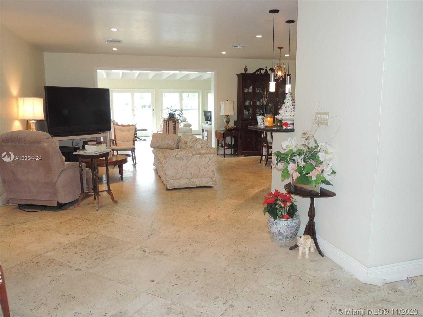 Small Image of 7516 WEST TREASURE DR, North Bay Village Number 11