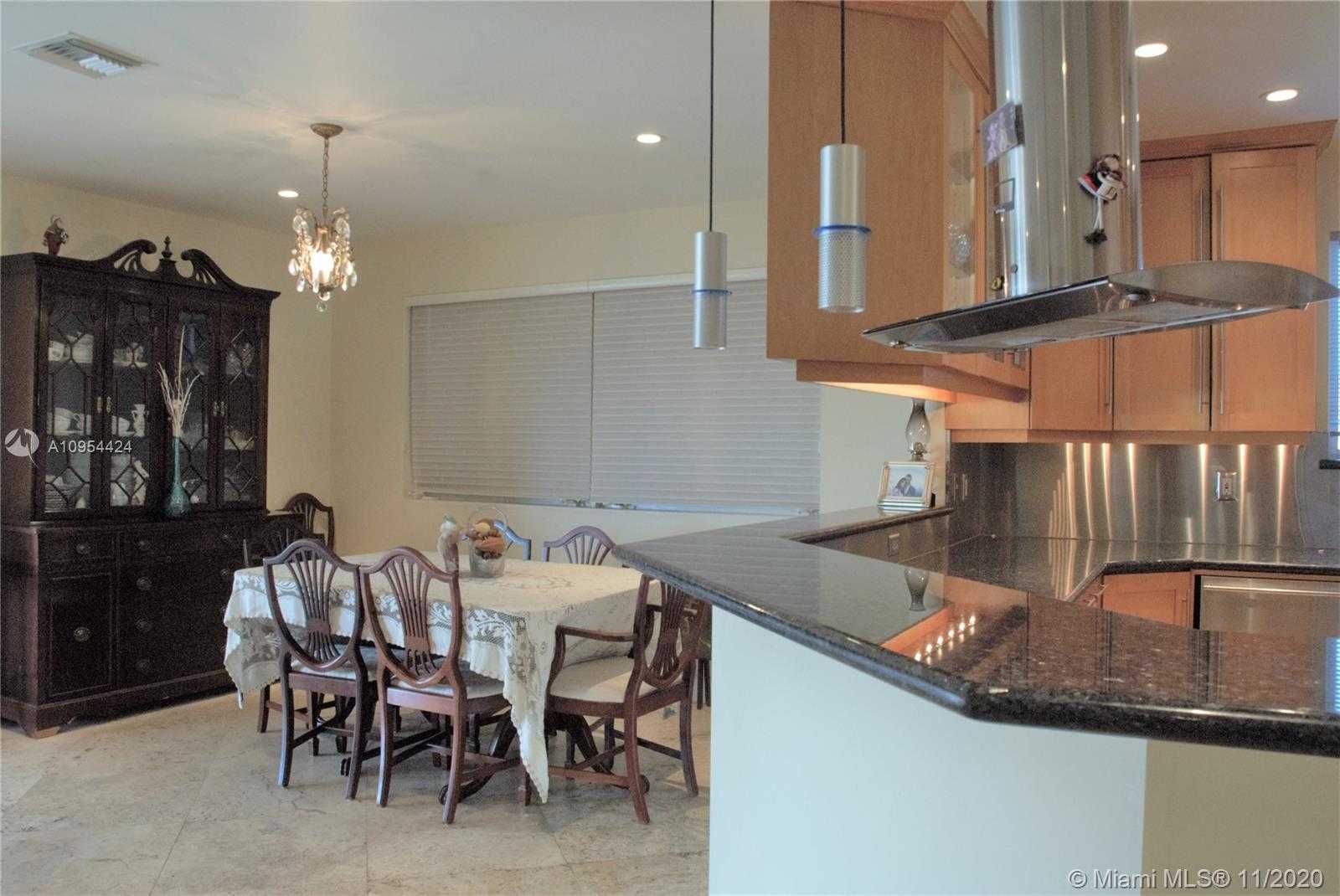 Small Image of 7516 WEST TREASURE DR, North Bay Village Number 13