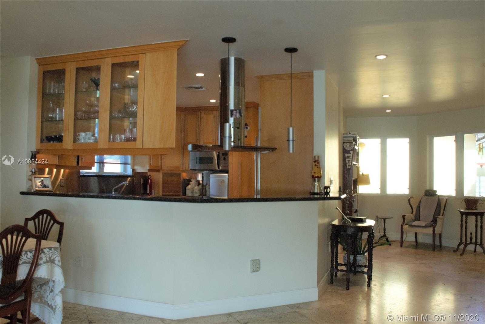 Small Image of 7516 WEST TREASURE DR, North Bay Village Number 14
