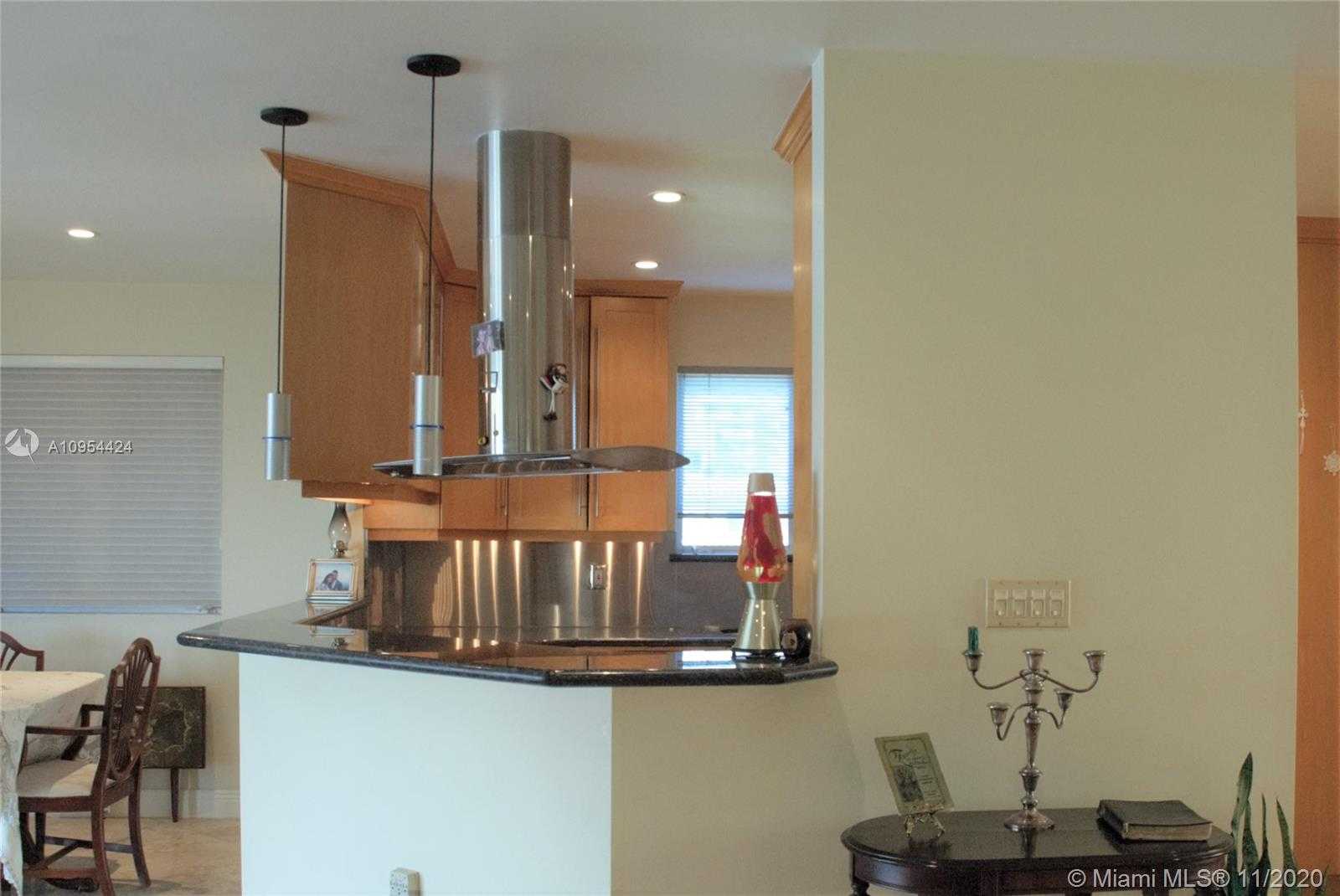 Small Image of 7516 WEST TREASURE DR, North Bay Village Number 15