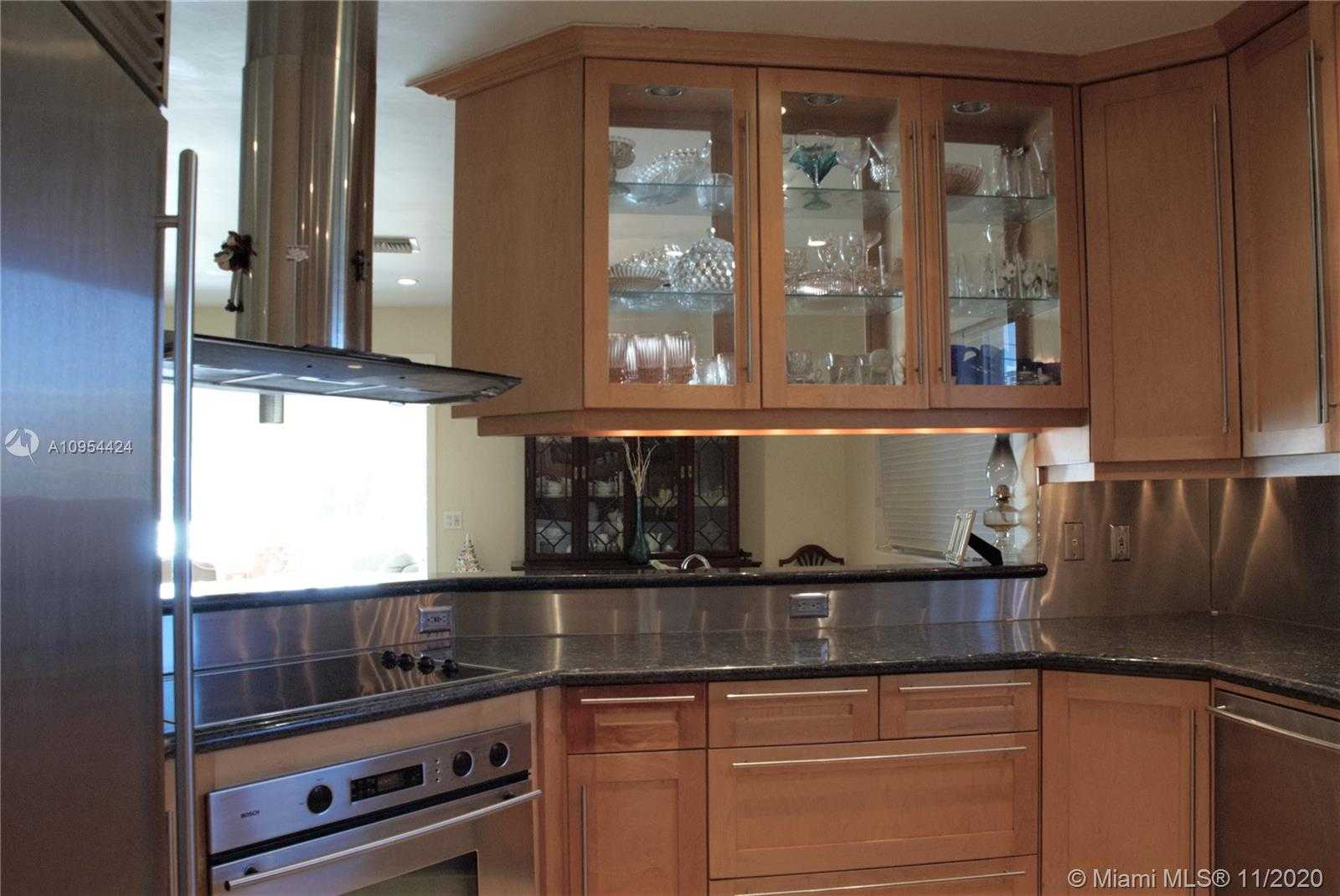 Small Image of 7516 WEST TREASURE DR, North Bay Village Number 17
