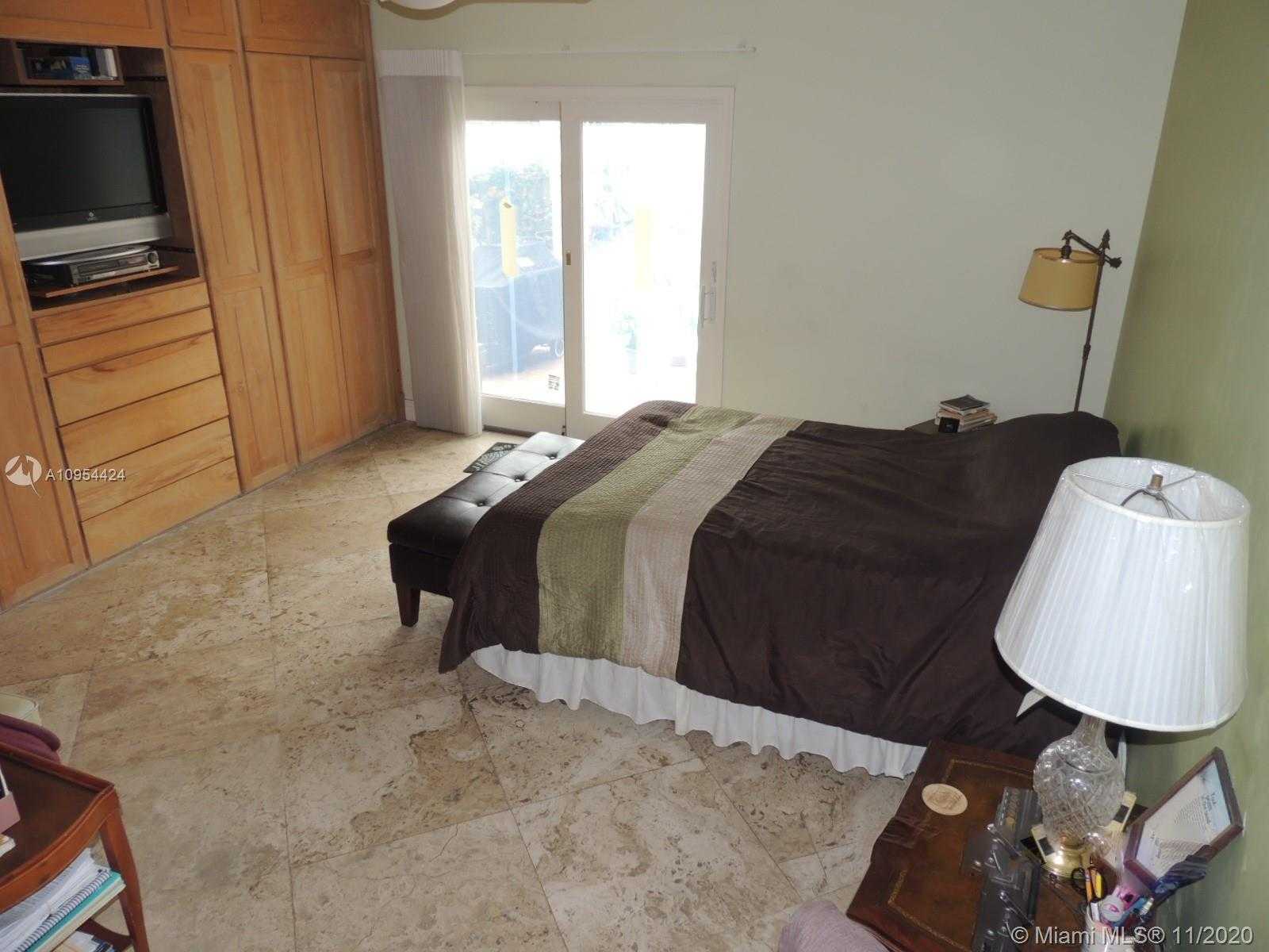 Small Image of 7516 WEST TREASURE DR, North Bay Village Number 23