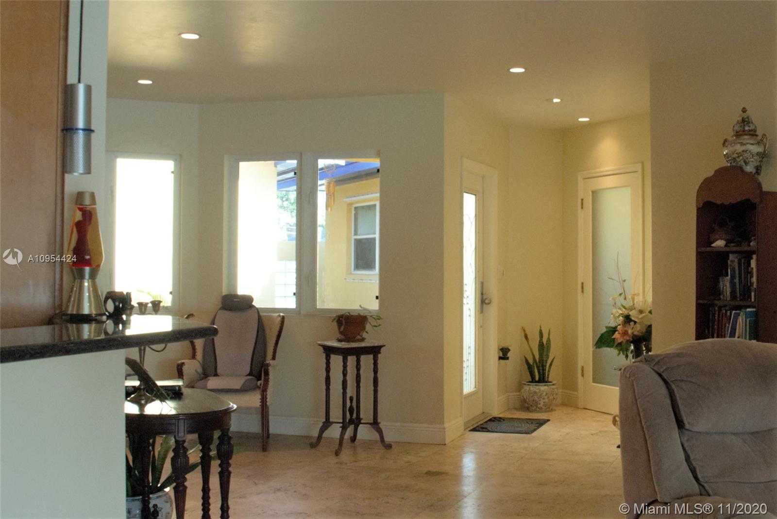 Small Image of 7516 WEST TREASURE DR, North Bay Village Number 8