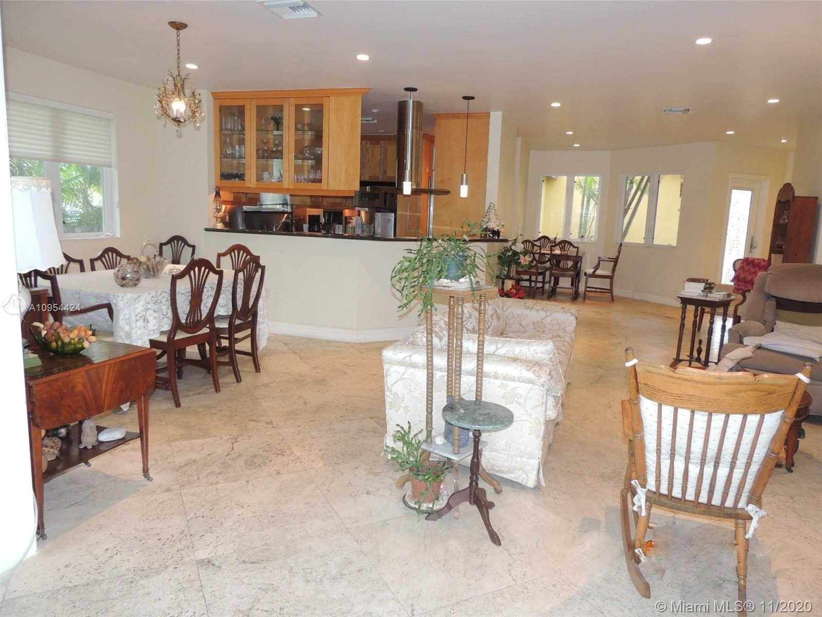 Small Image of 7516 WEST TREASURE DR, North Bay Village Number 9