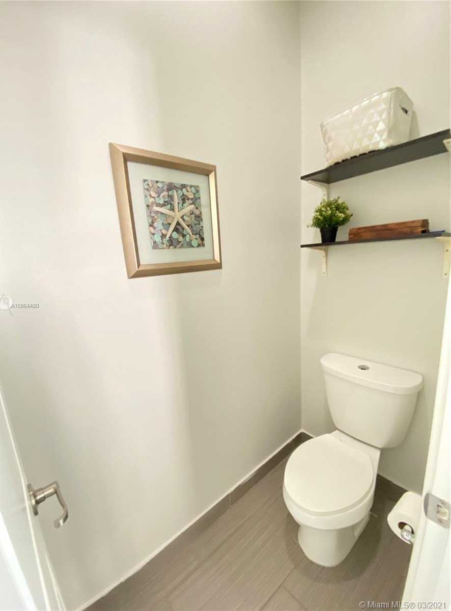 Small Image of 5406 NORTH WEST 48TH LN, Tamarac Number 22