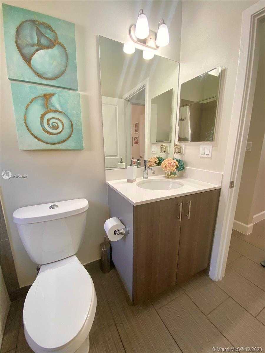 Small Image of 5406 NORTH WEST 48TH LN, Tamarac Number 27
