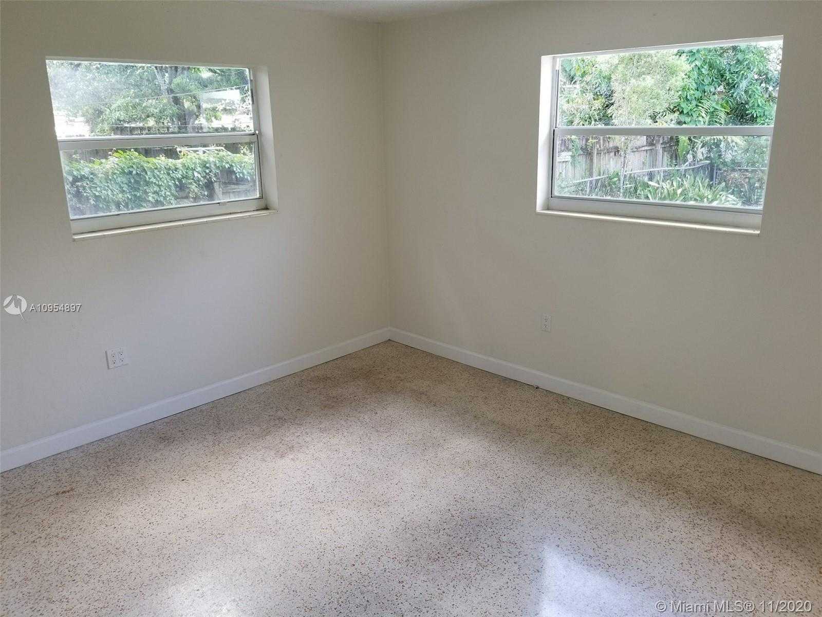 Small Image of 470 NORTH EAST 161ST ST, Miami Number 11