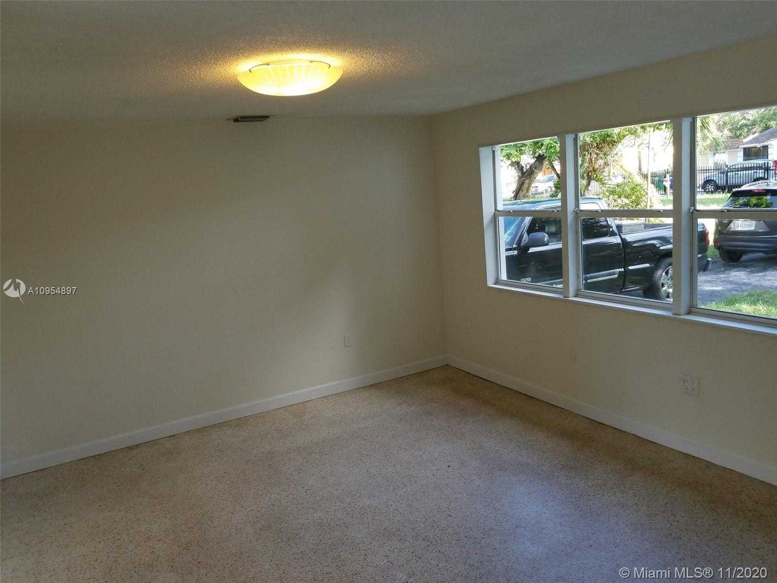 Small Image of 470 NORTH EAST 161ST ST, Miami Number 3